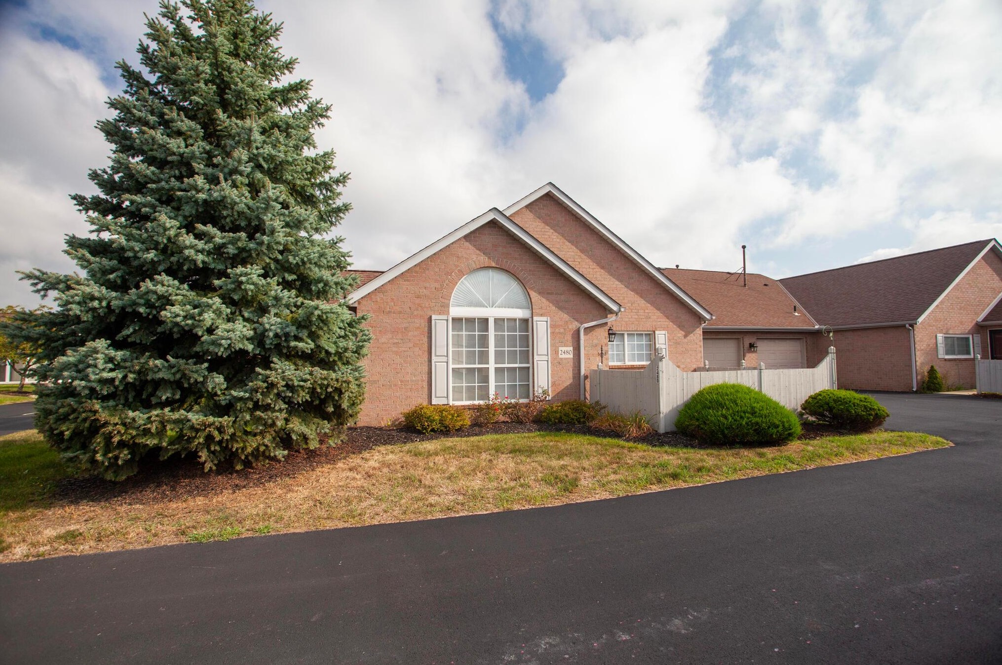 2480 Meadow Glade Dr, Hilliard, OH 43026