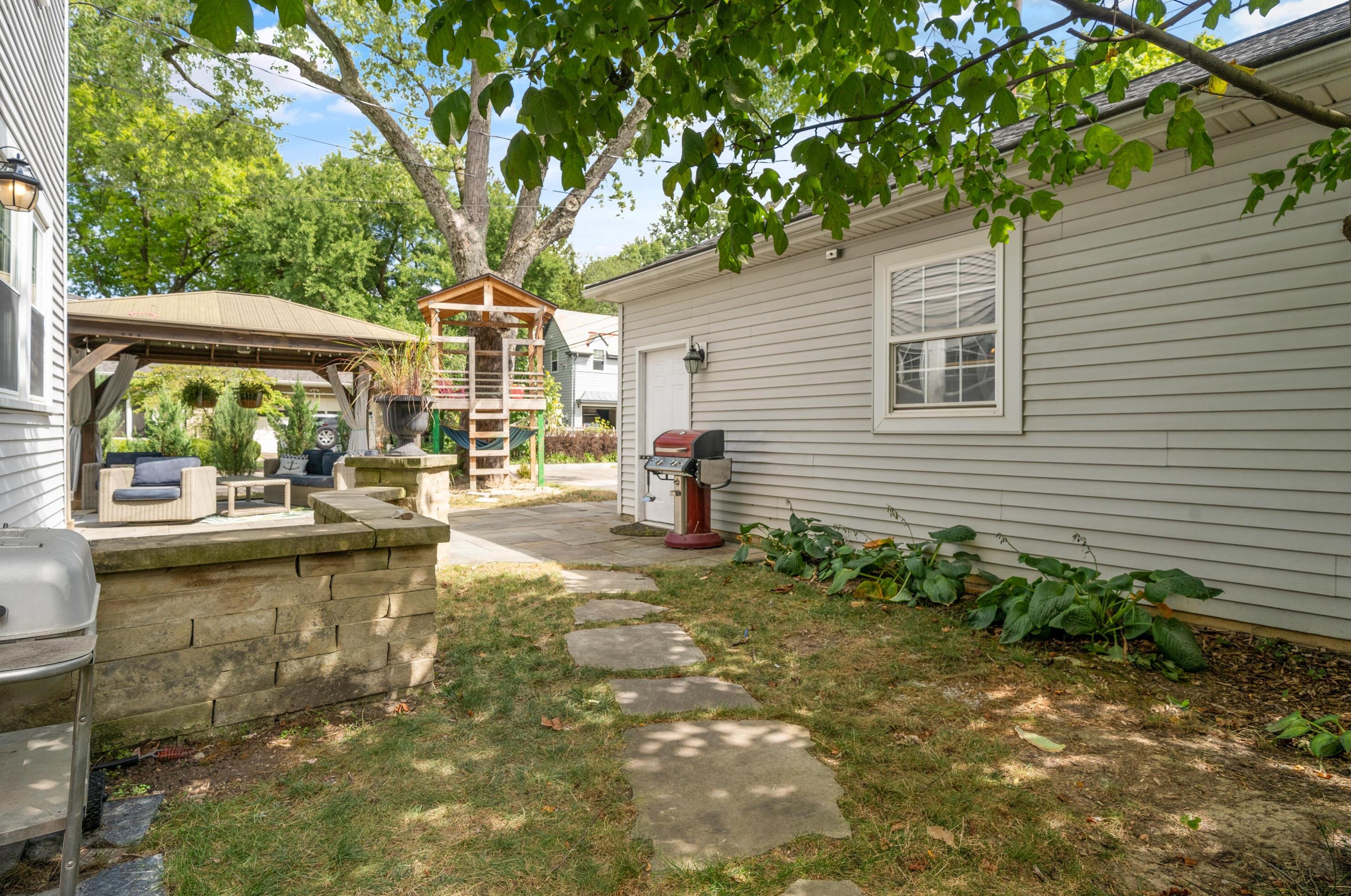 2615 Brentwood Rd, Columbus OH 43209-2218 exterior