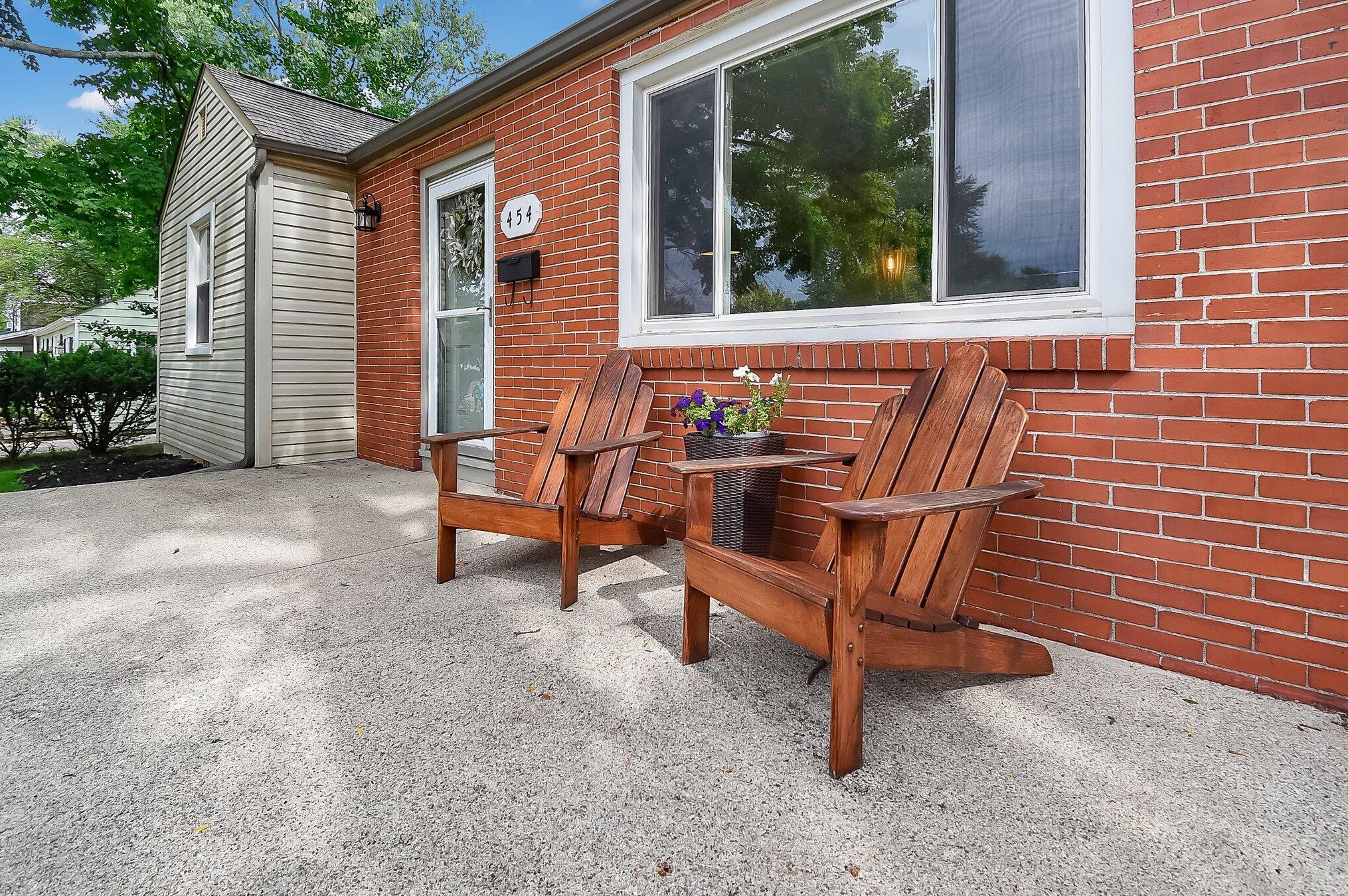 454 Kenbrook Dr, Sharon Township, OH 43085