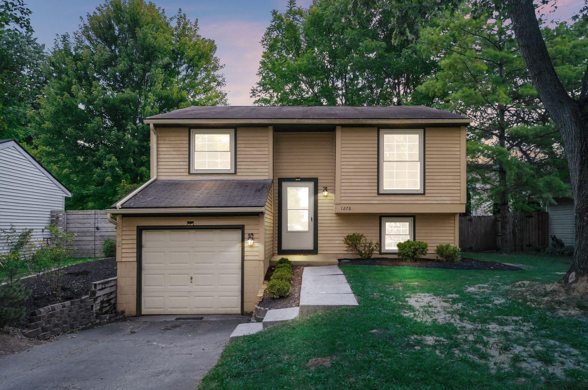 1276 Glen Cove Way, Columbus, OH 43204-1590