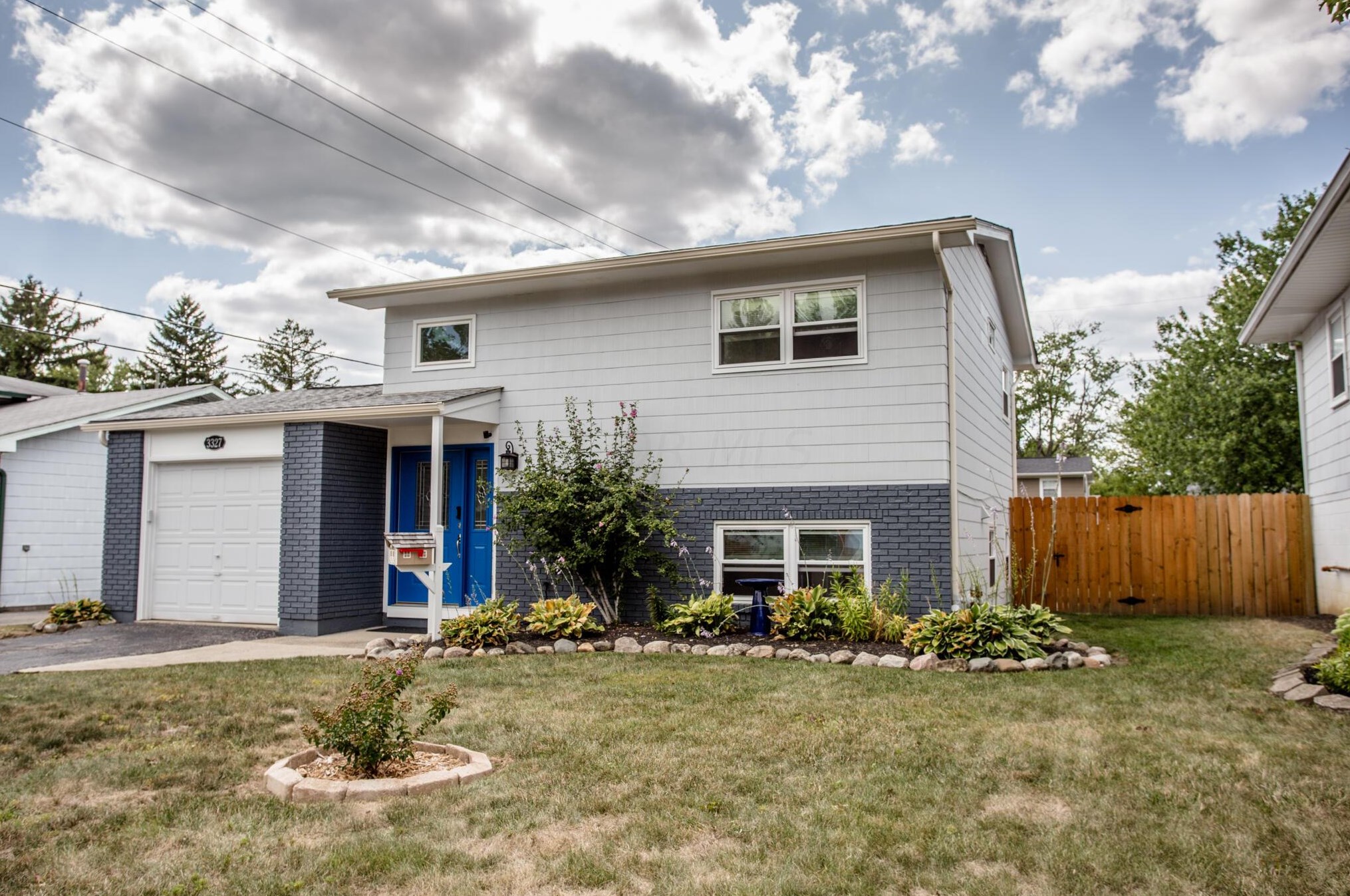 3327 Devin Rd, Darbydale, OH 43123-2011