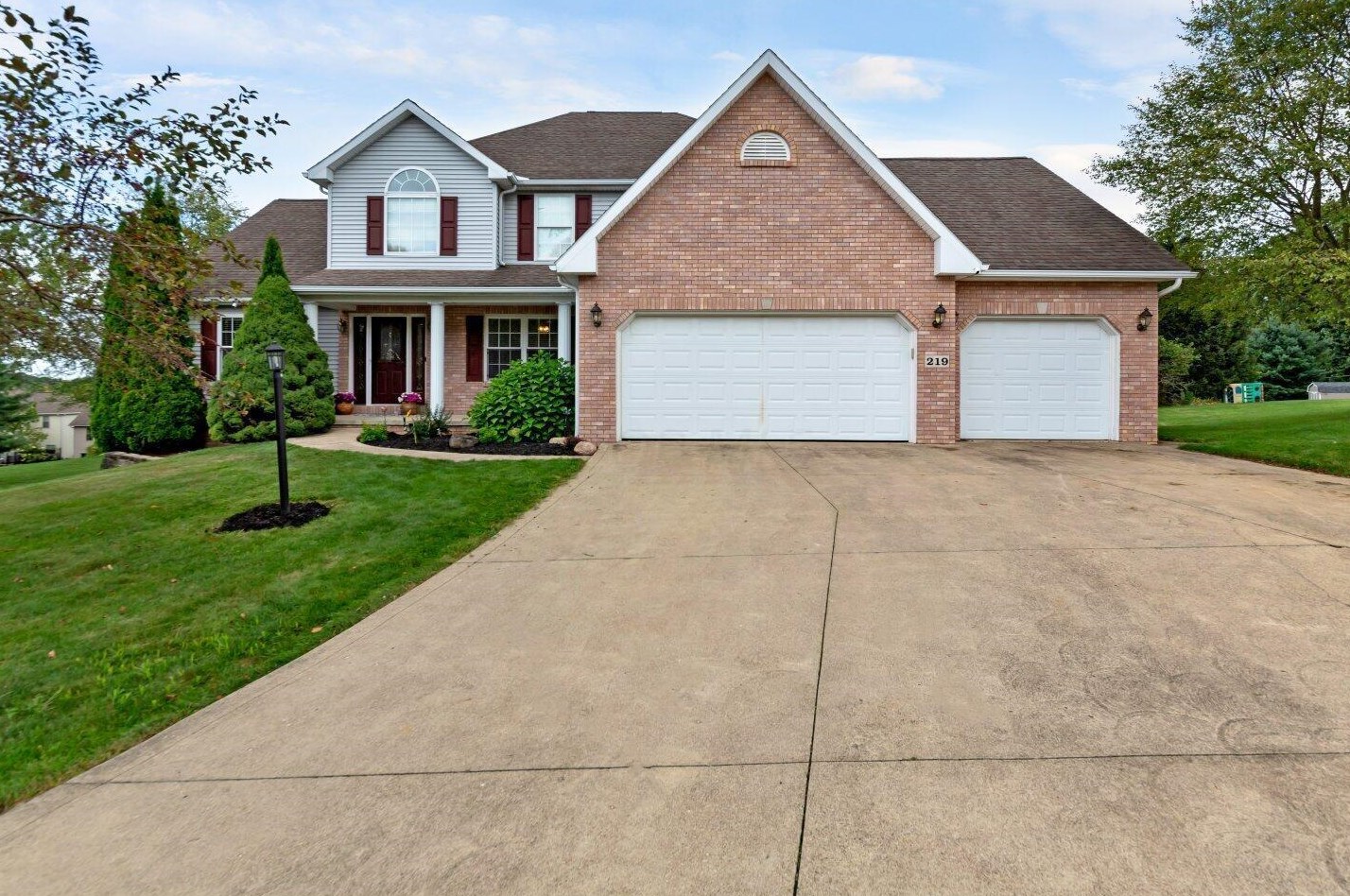 219 Foxcroft Rd, Mansfield, OH 44904