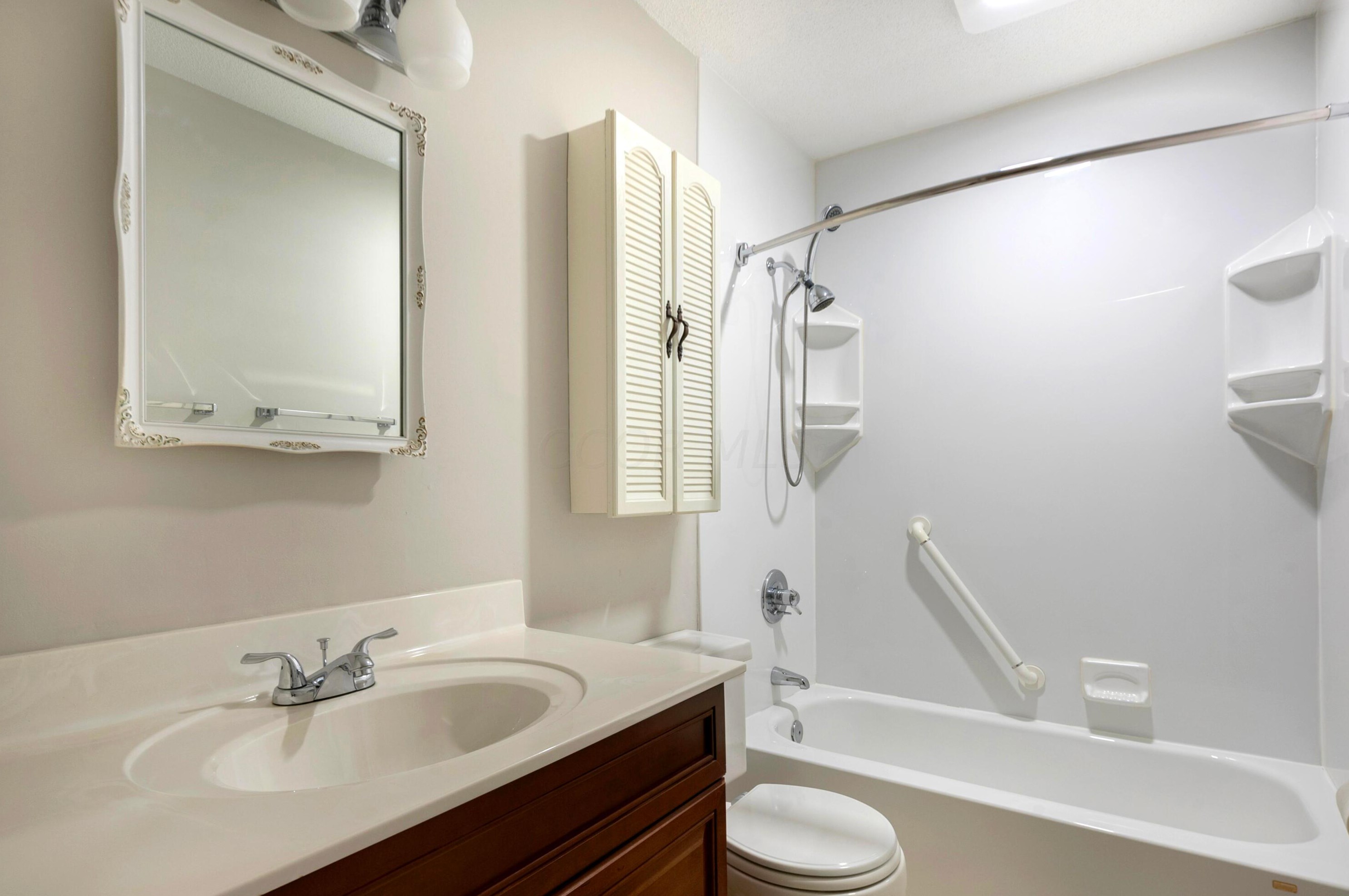 5132 Botsford Dr, Columbus OH 43232-4507 exterior