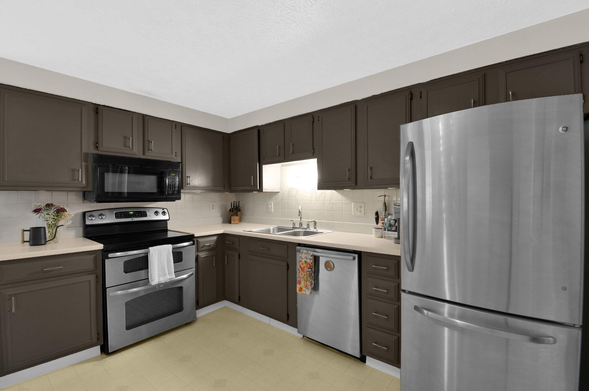 3884 Quail Holw Dr, Columbus OH 43228-9683 exterior