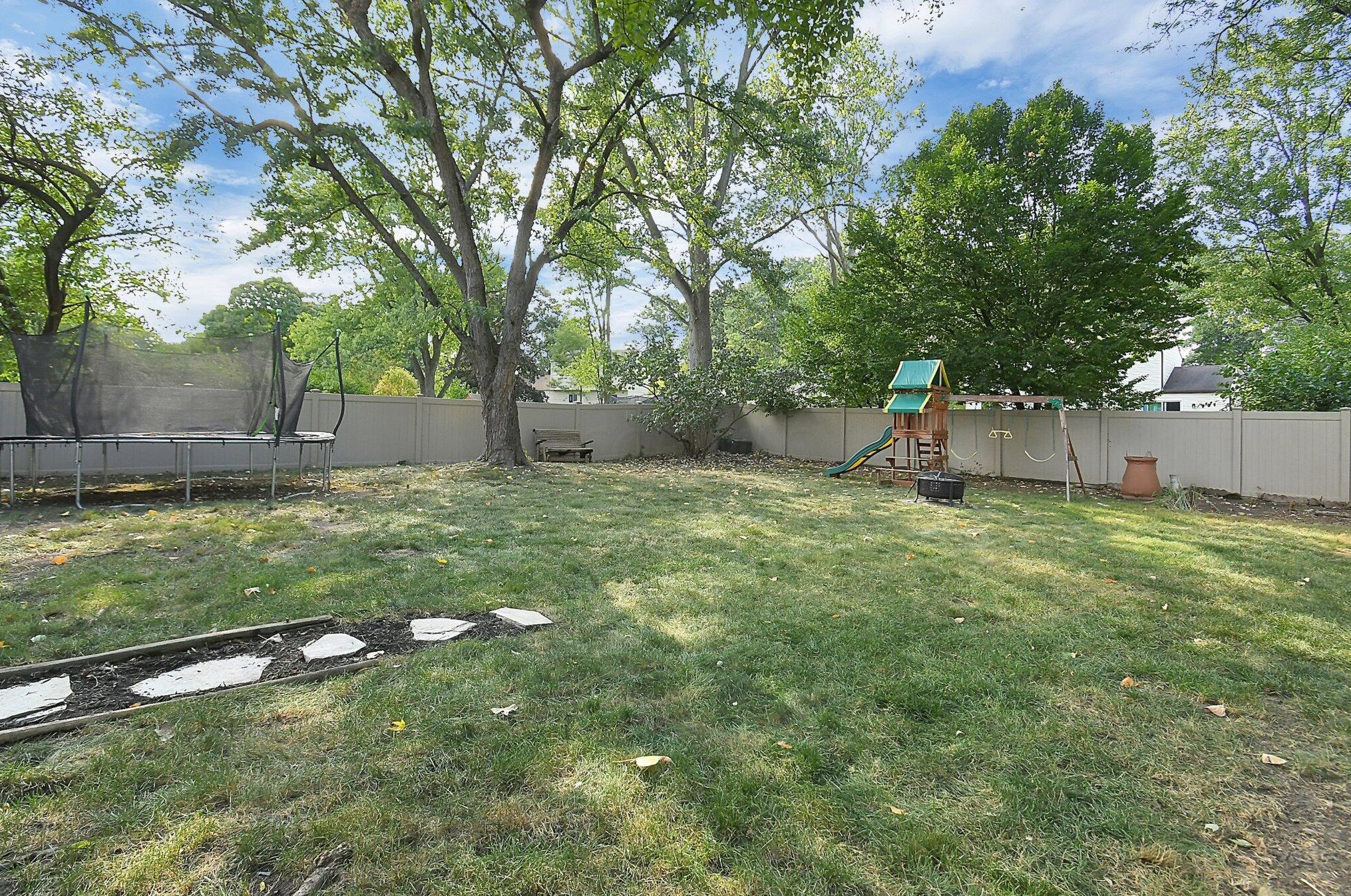 3884 Quail Holw Dr, Columbus OH 43228-9683 exterior