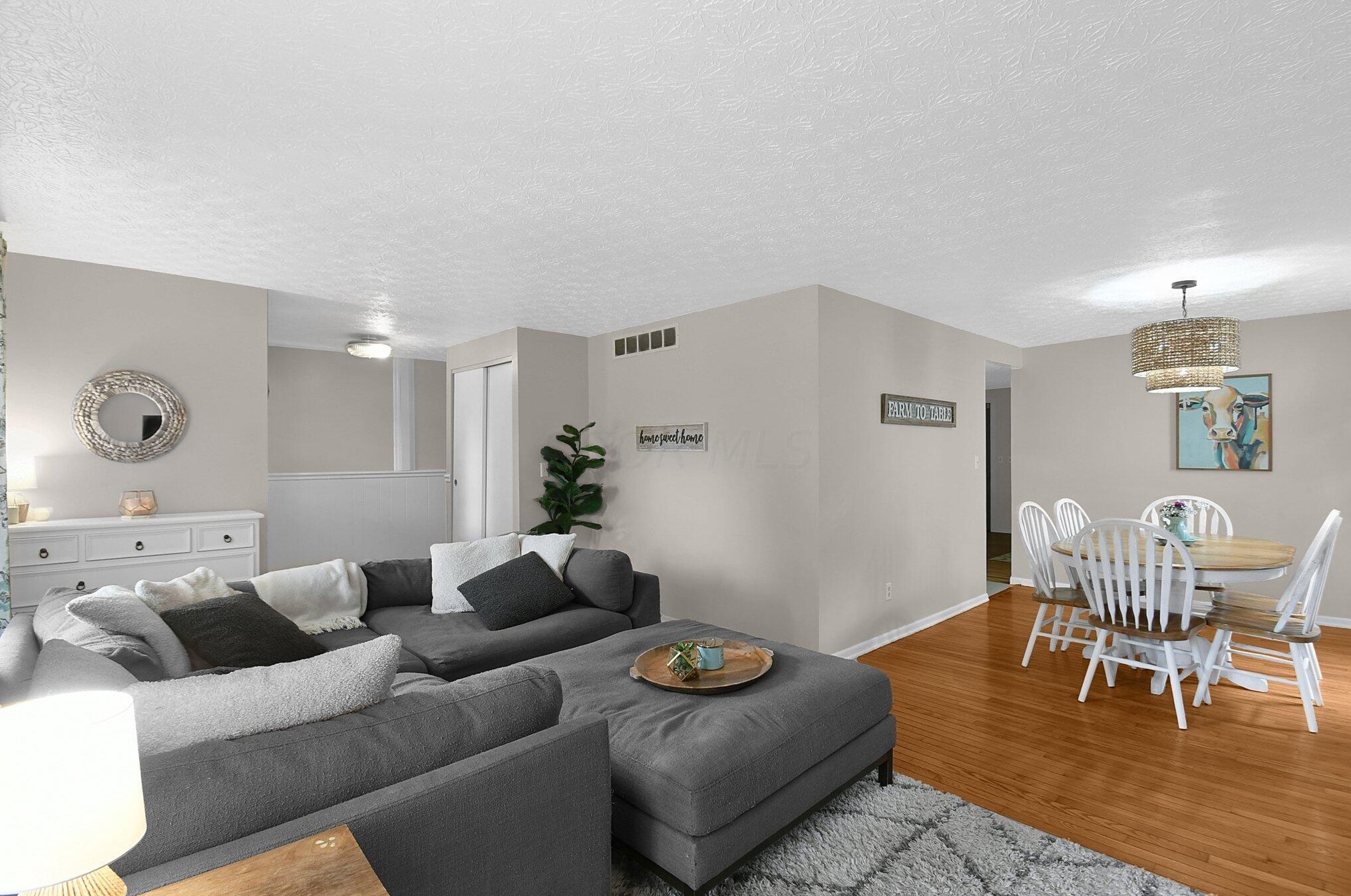 3884 Quail Holw Dr, Columbus OH 43228-9683 exterior