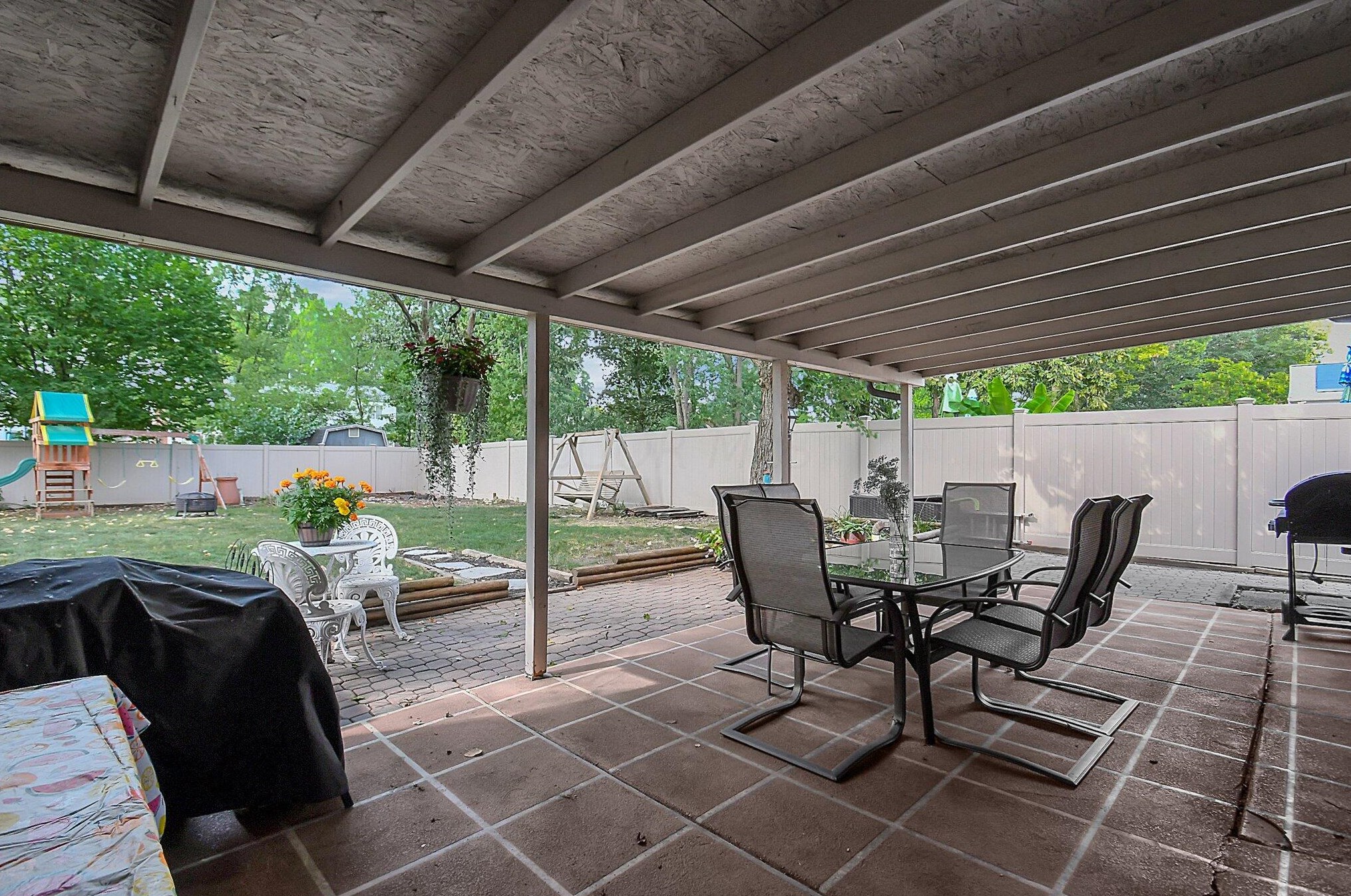 3884 Quail Holw Dr, Columbus OH 43228-9683 exterior