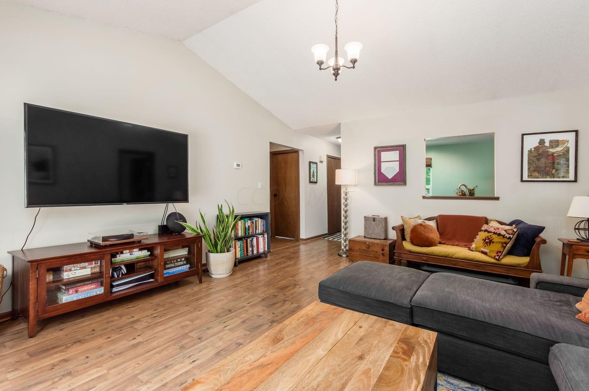 3096 Meadowshire Ct, Dublin, OH 43017