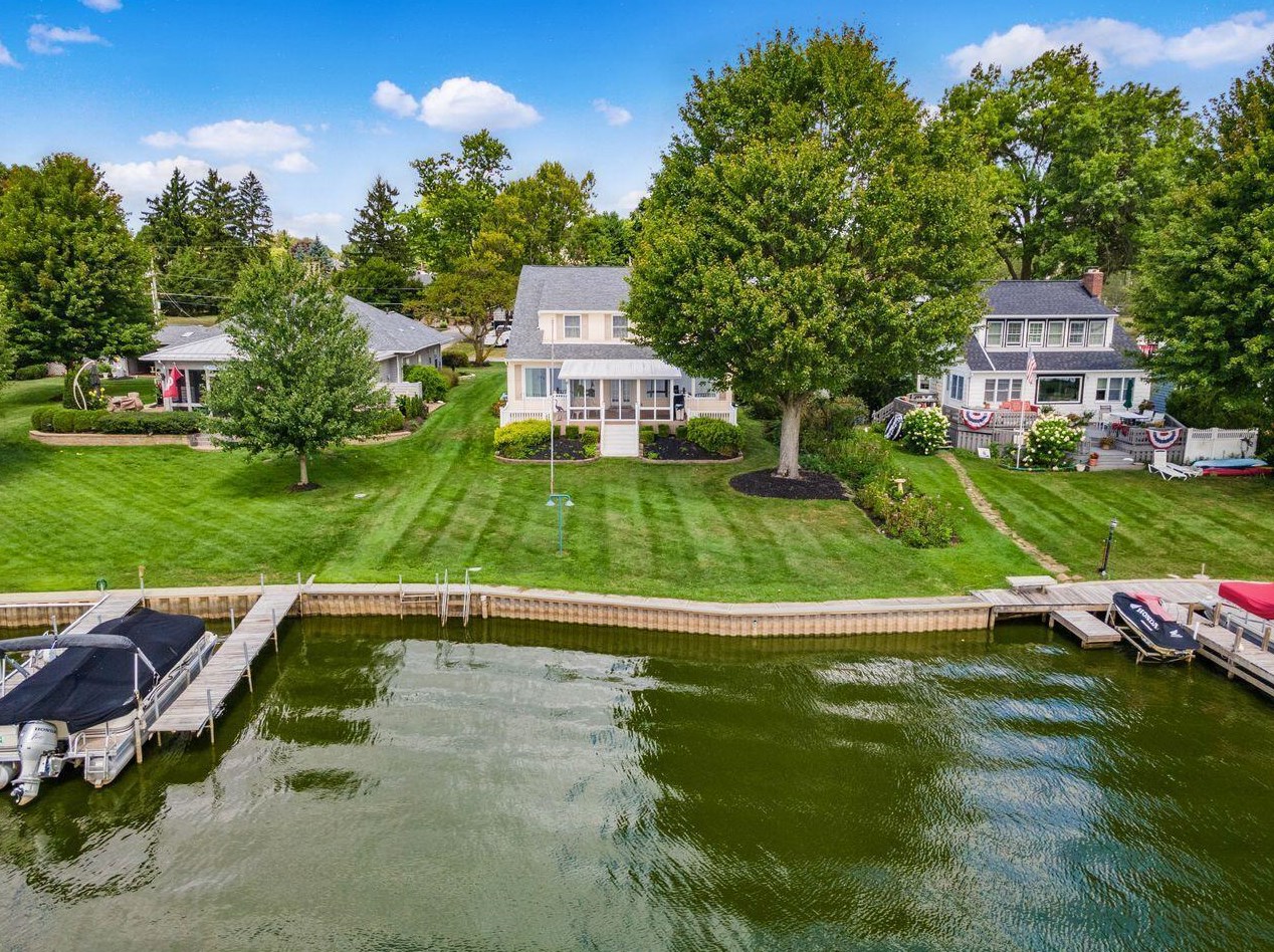979 E Lakeshore Dr, Hebron, OH 43025