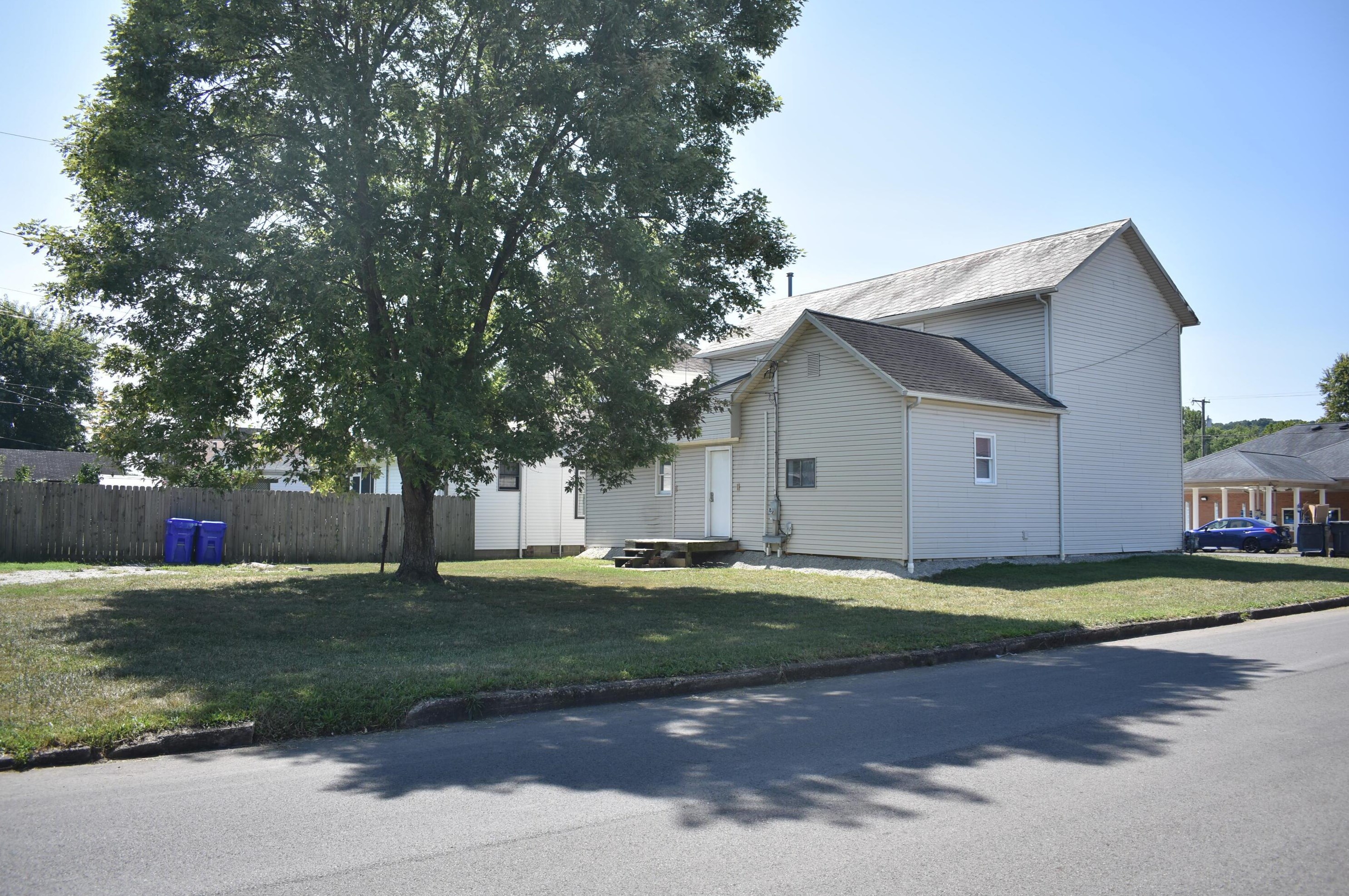 864 Chestnut St, Nelsonville, OH 45764-1432