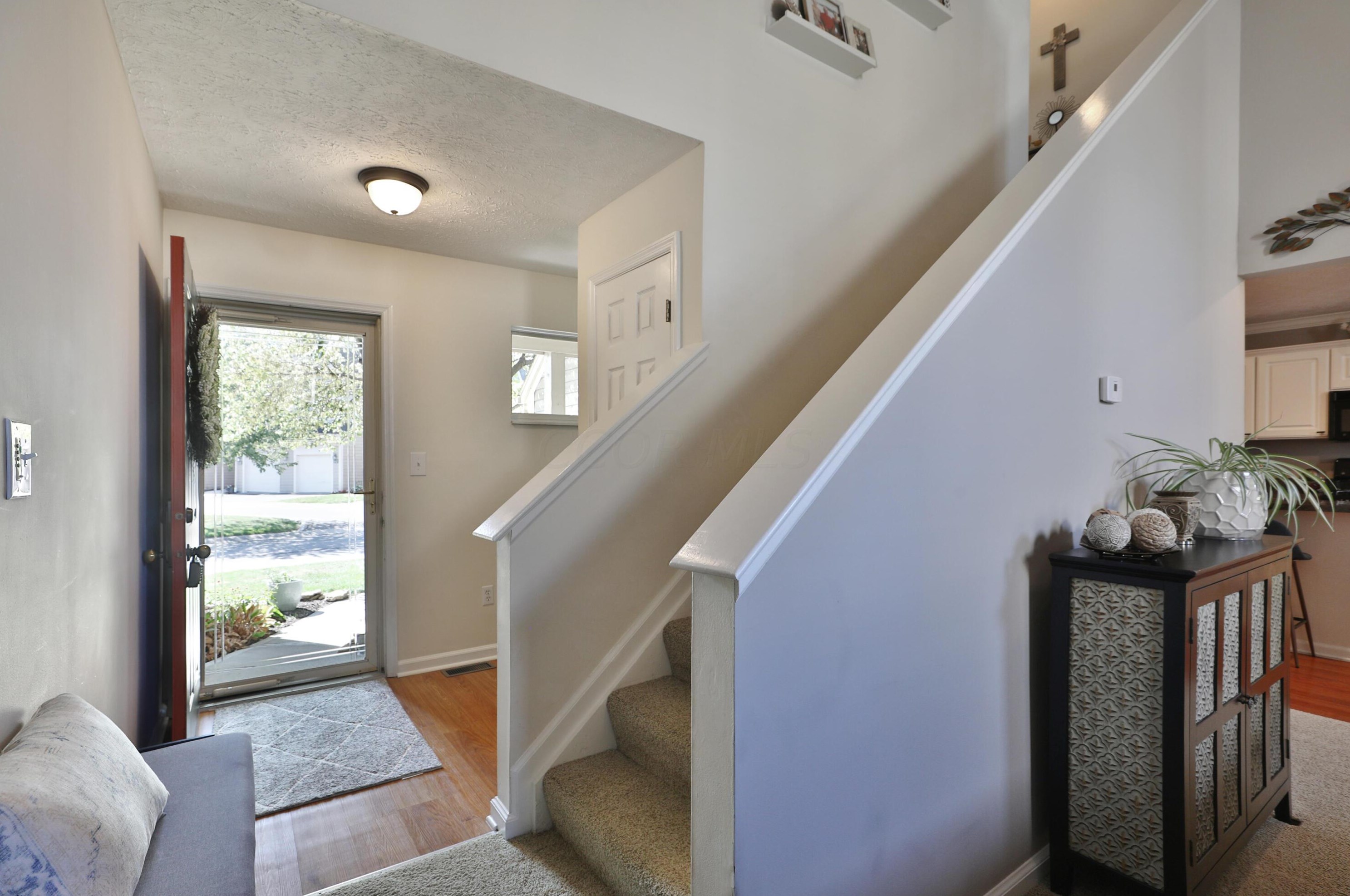 3387 Fishinger Mill Dr, Hilliard OH 43026-9306 exterior