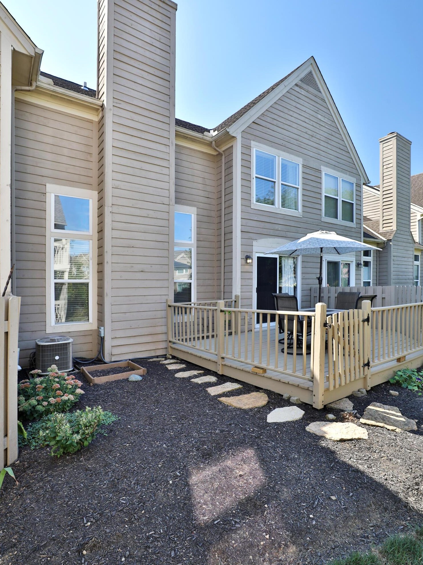 3387 Fishinger Mill Dr, Hilliard OH 43026-9306 exterior