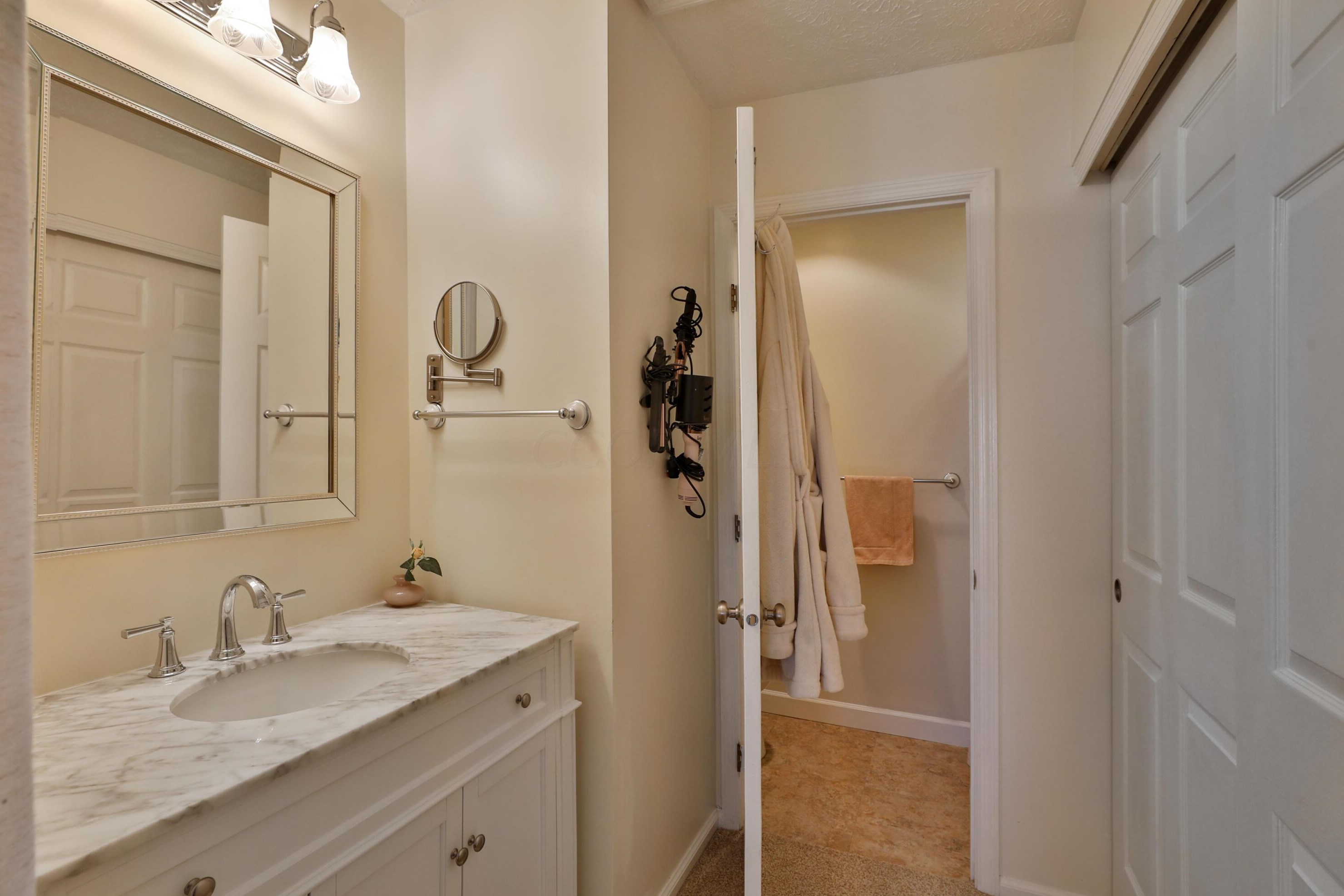 3387 Fishinger Mill Dr, Hilliard OH 43026-9306 exterior