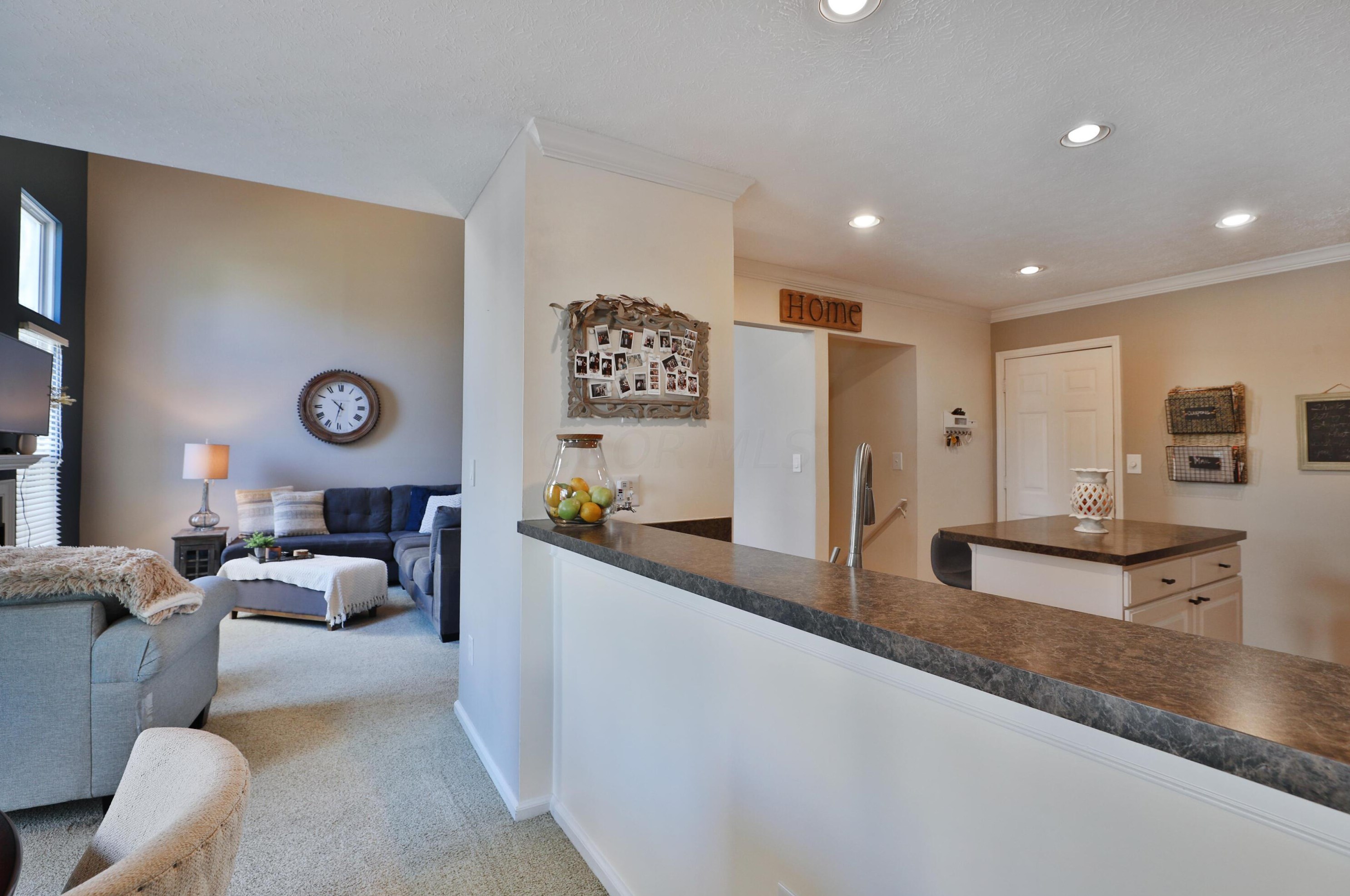 3387 Fishinger Mill Dr, Hilliard OH 43026-9306 exterior