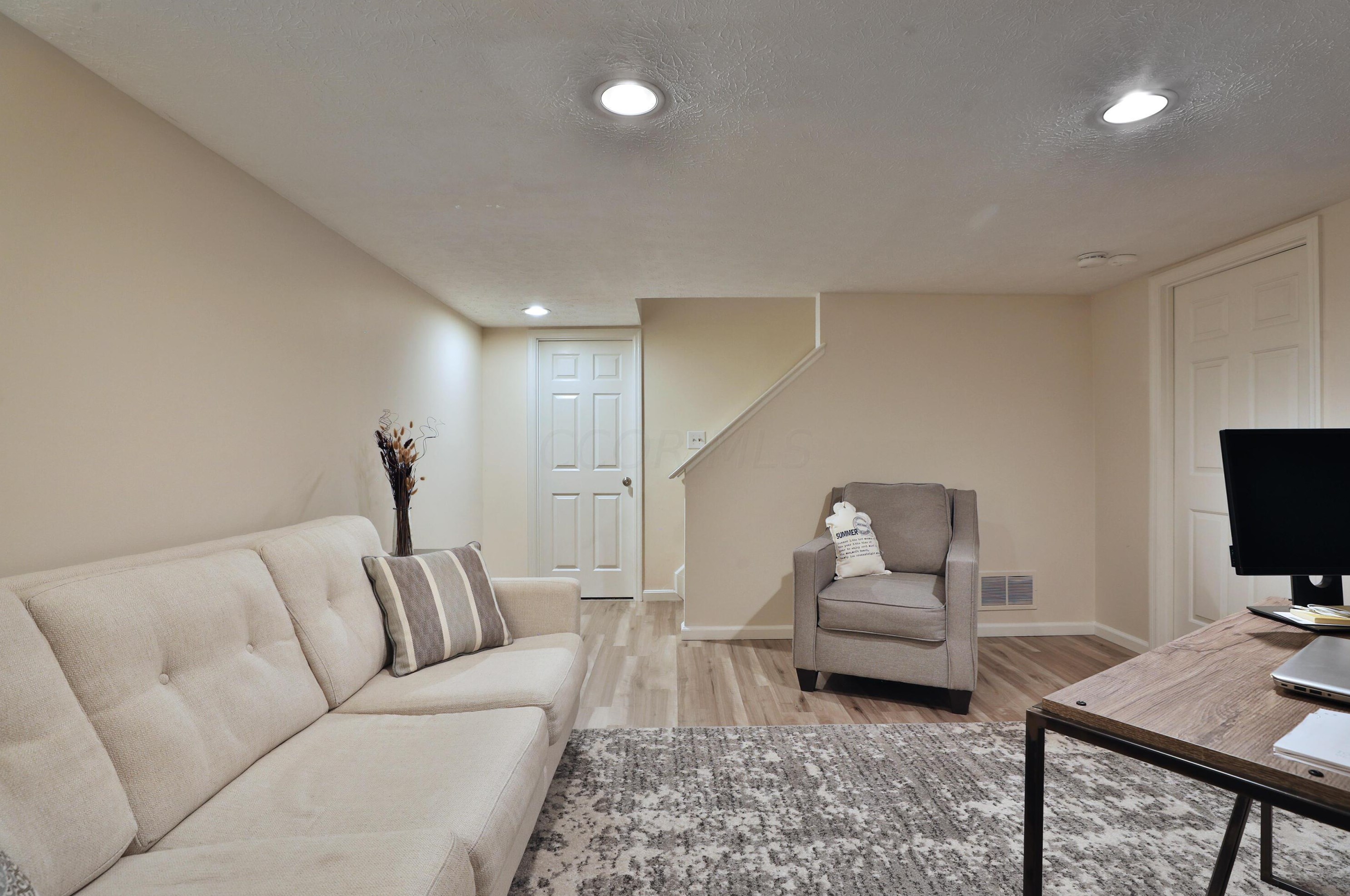 3387 Fishinger Mill Dr, Hilliard OH 43026-9306 exterior