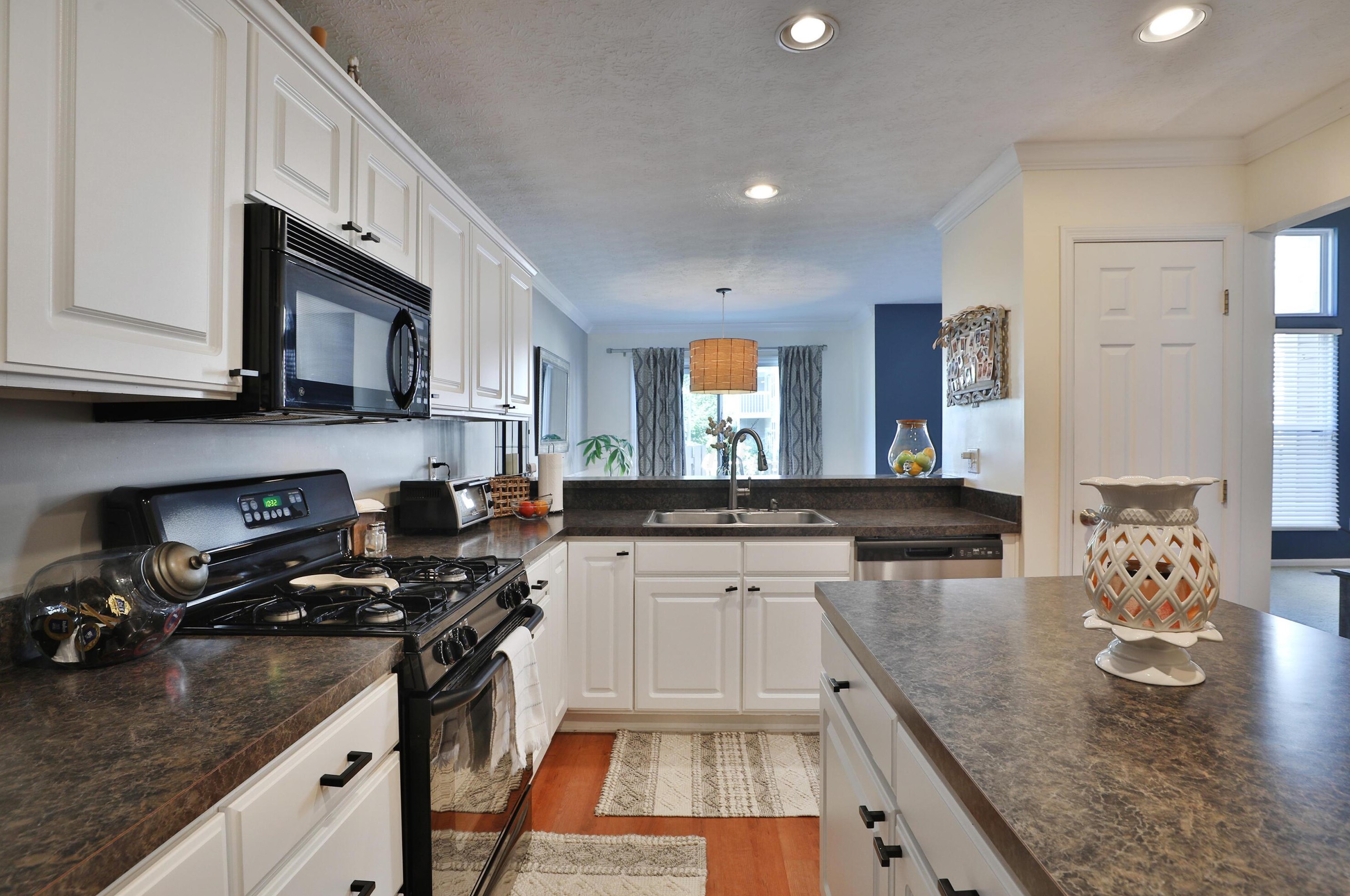 3387 Fishinger Mill Dr, Hilliard OH 43026-9306 exterior