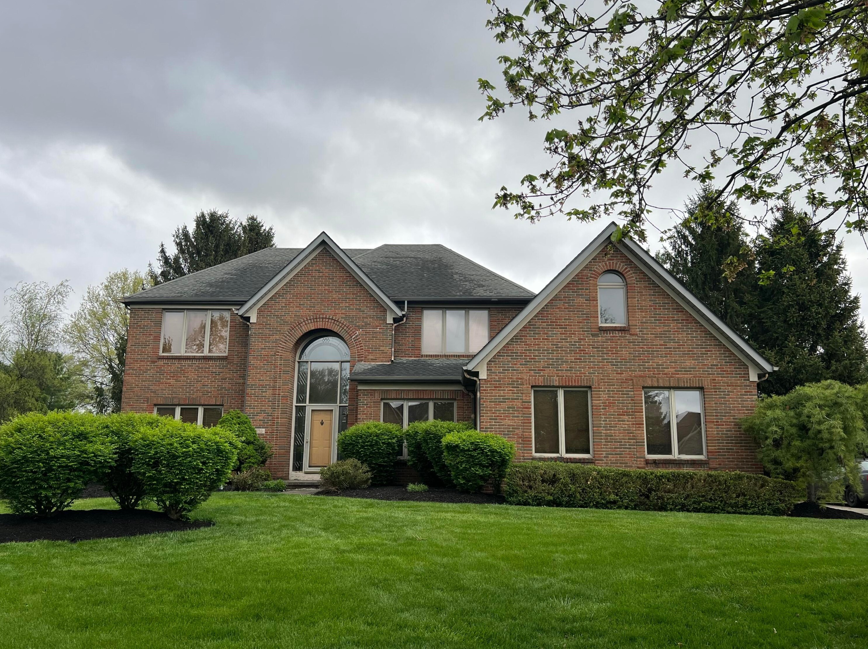 8853 Chateau Dr, Pickerington, OH 43147-9073