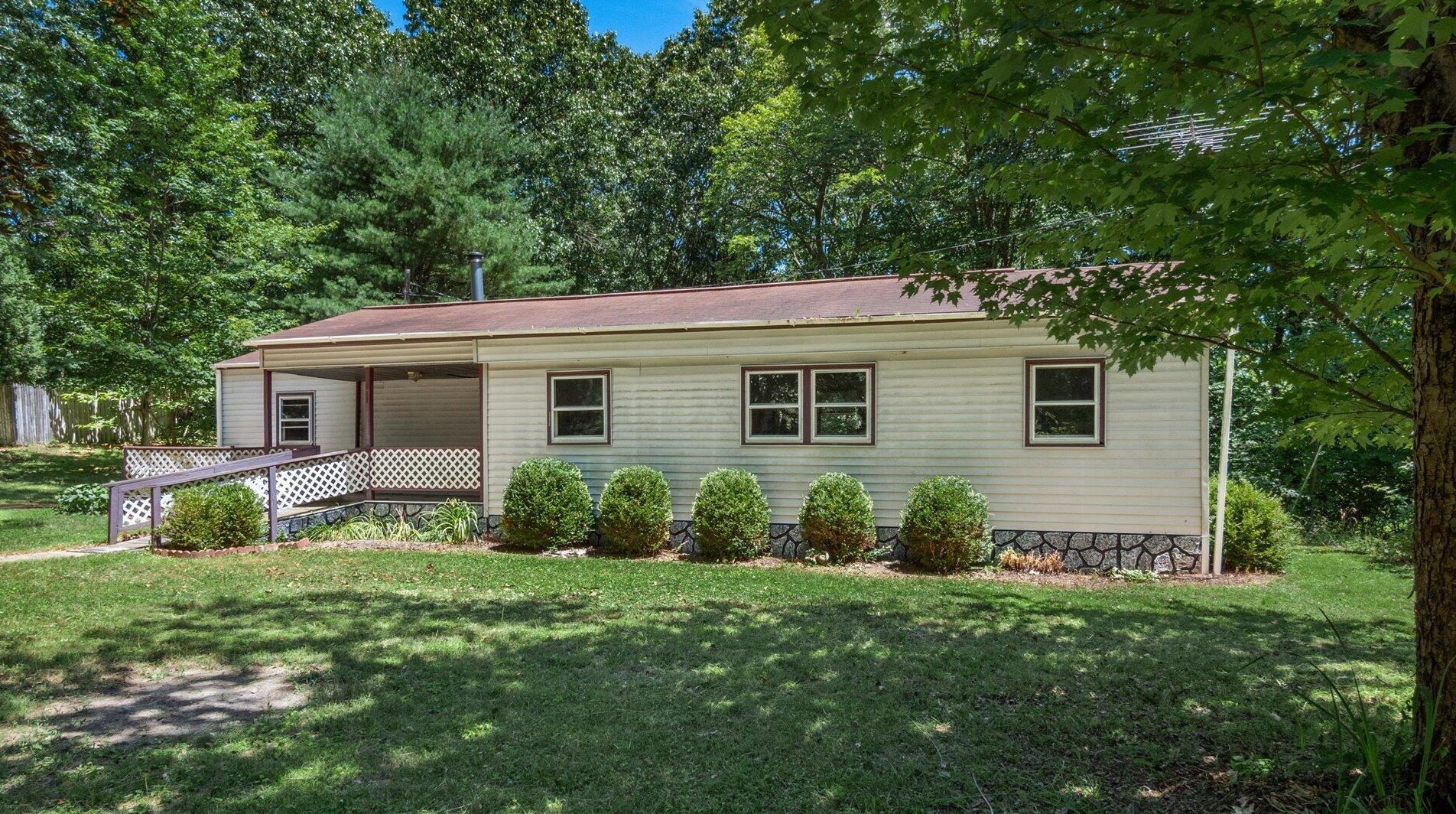 66090 Wolfs Den Rd, Cambridge, OH 43725