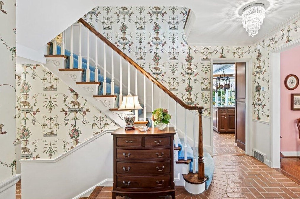 1980 Upper Chelsea Rd, Columbus, OH 43221-4113