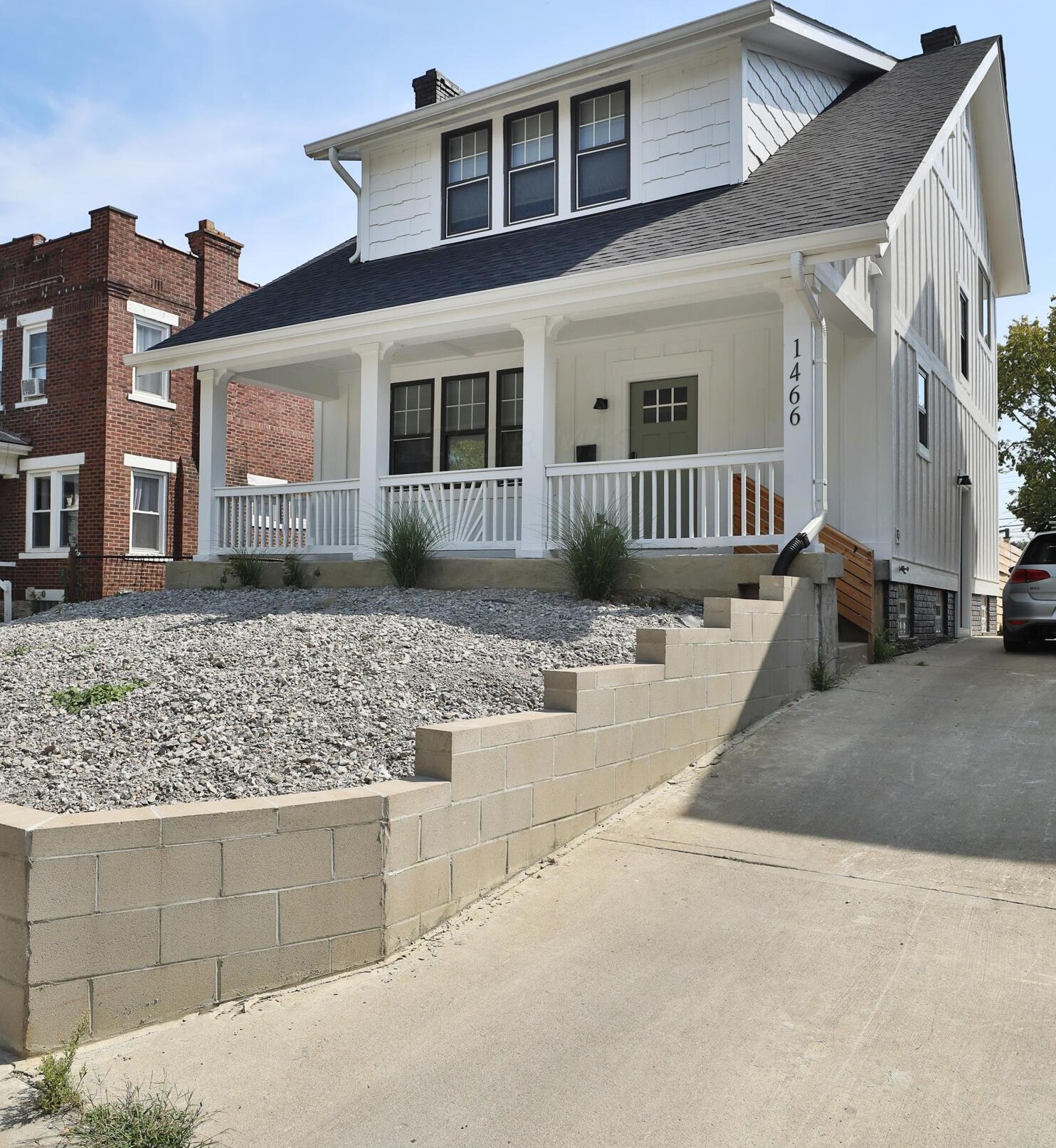 1466 Hamlet St, Columbus, OH 43201-2534