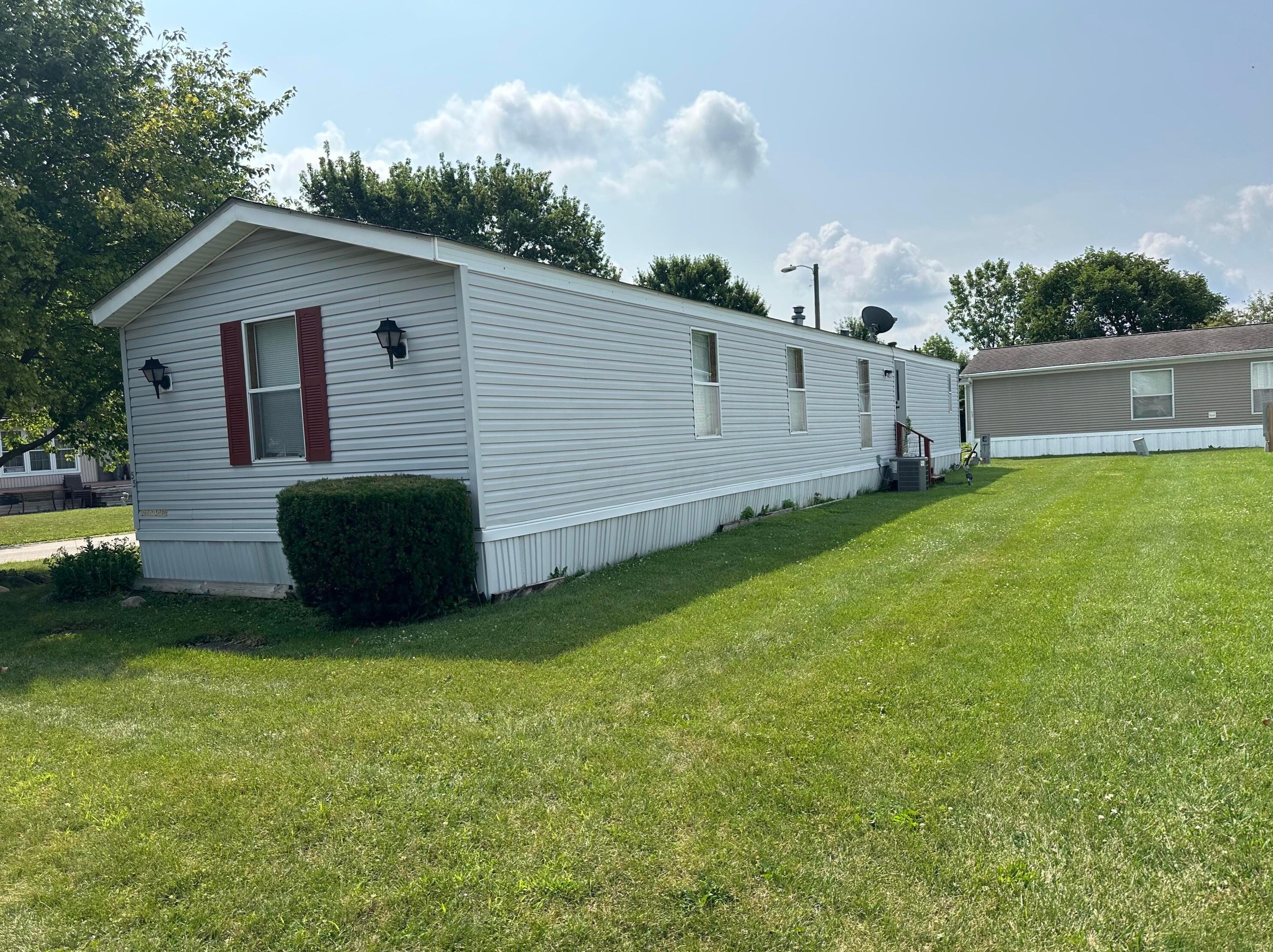 55 Woodcrest Dr, Marysville, OH 43040