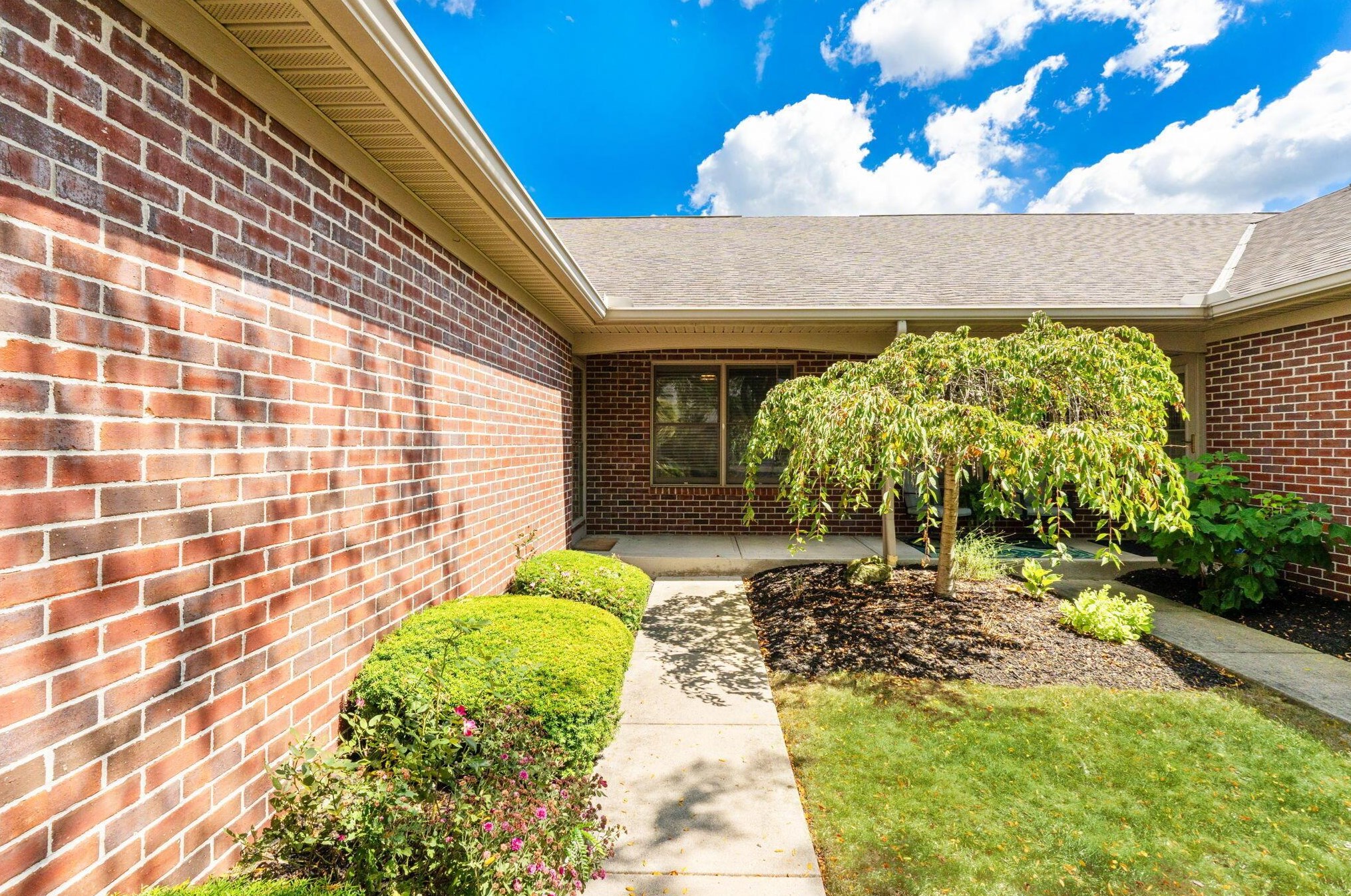 5584 Brighton Hill Ln, Dublin, OH 43016