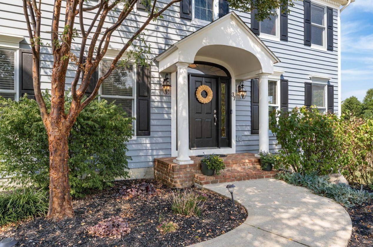 37 Cricket Ln, Granville, OH 43023