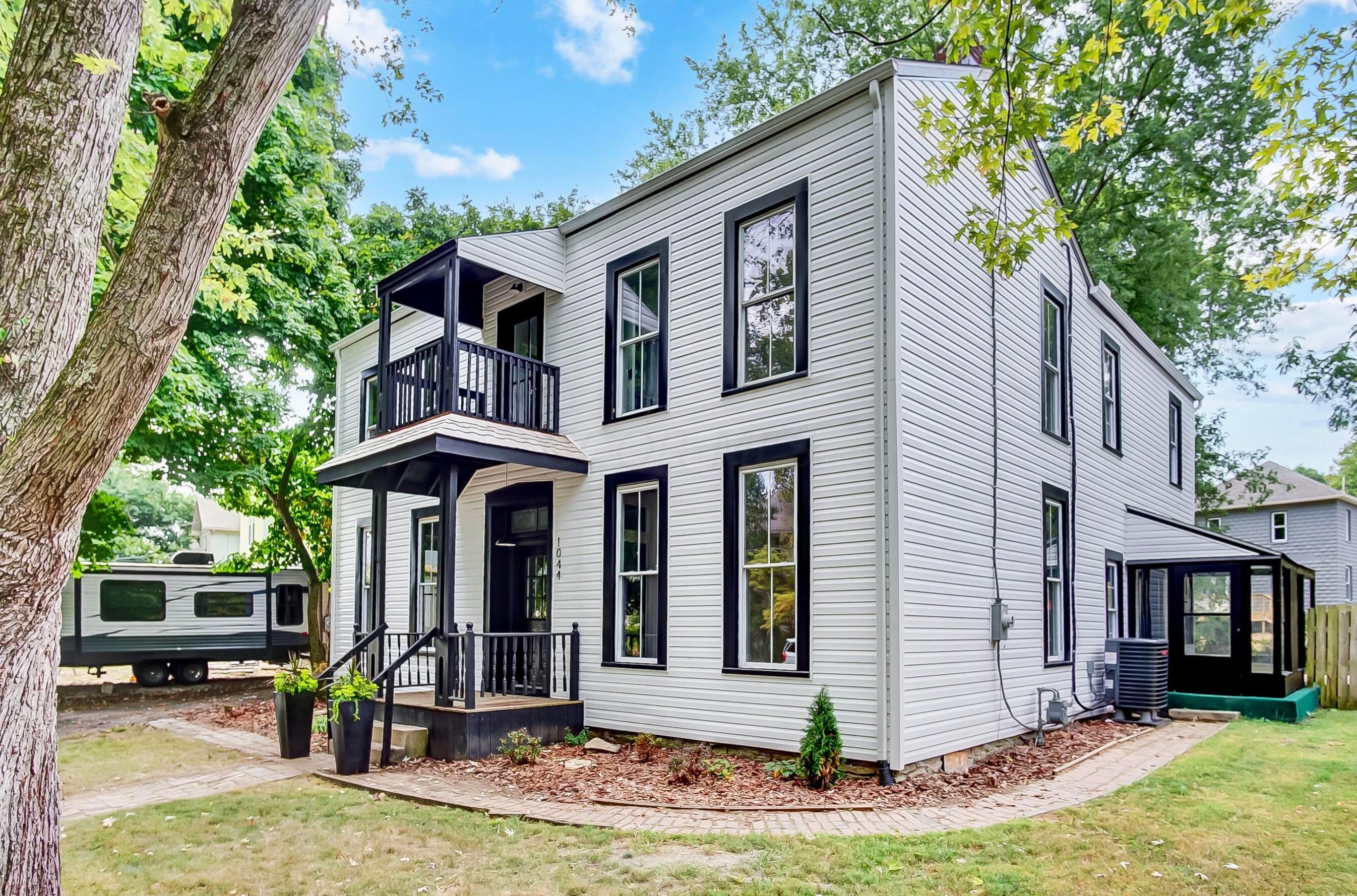 1044 Mcintire Ave, Zanesville, OH 43701