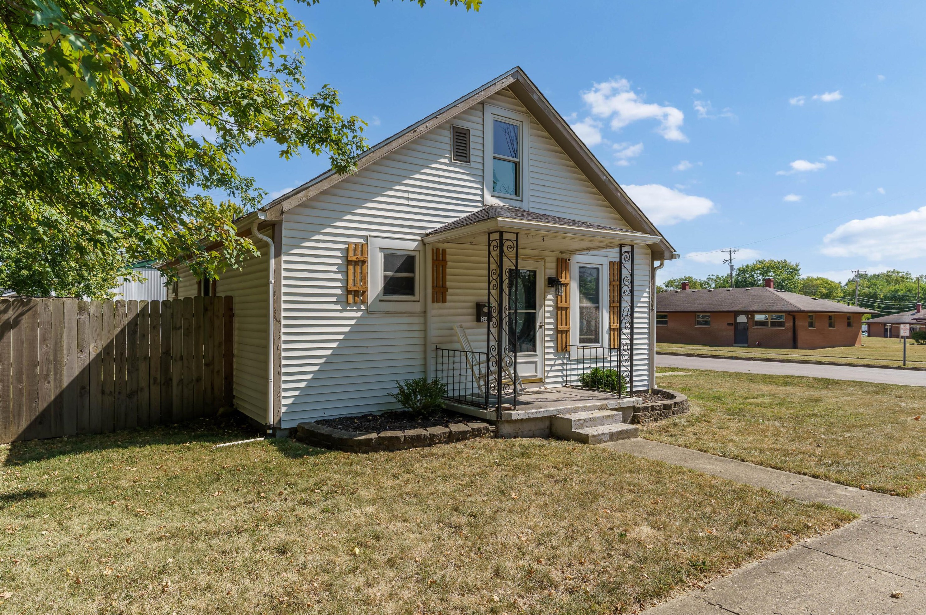 244 S Main St, London, OH 43140