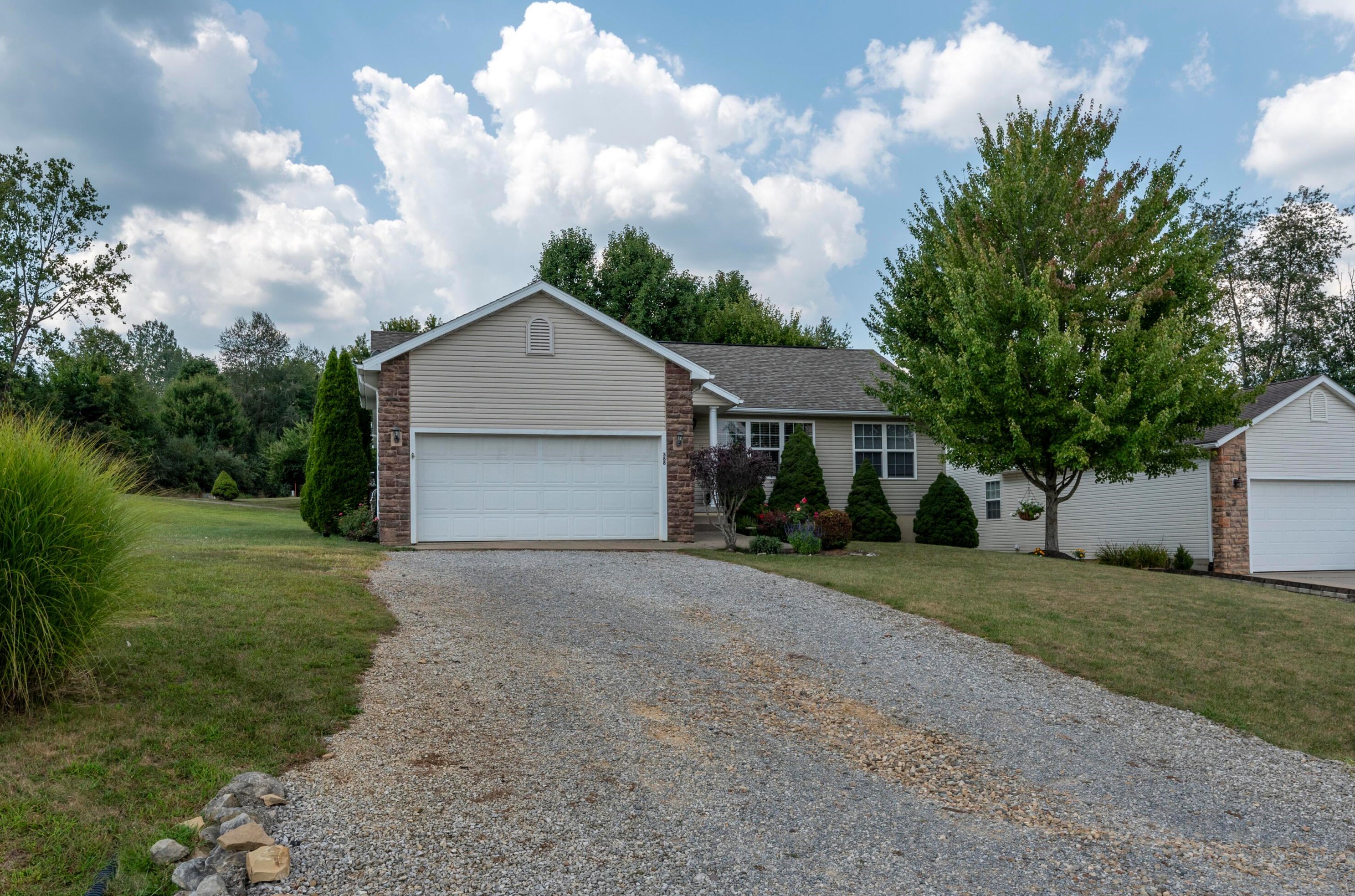 388 N Ridge Heights Dr, Howard, OH 43028