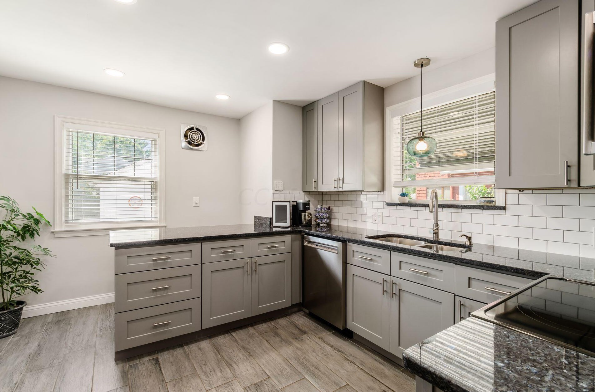 43 Arden Rd, Columbus, OH 43214-3717