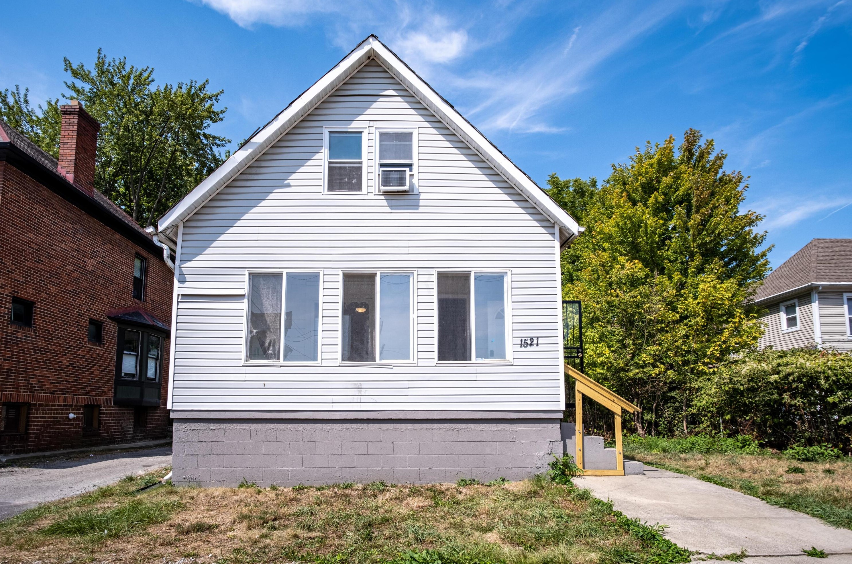 1521 Hamlet St, Columbus OH 43201-3537 exterior