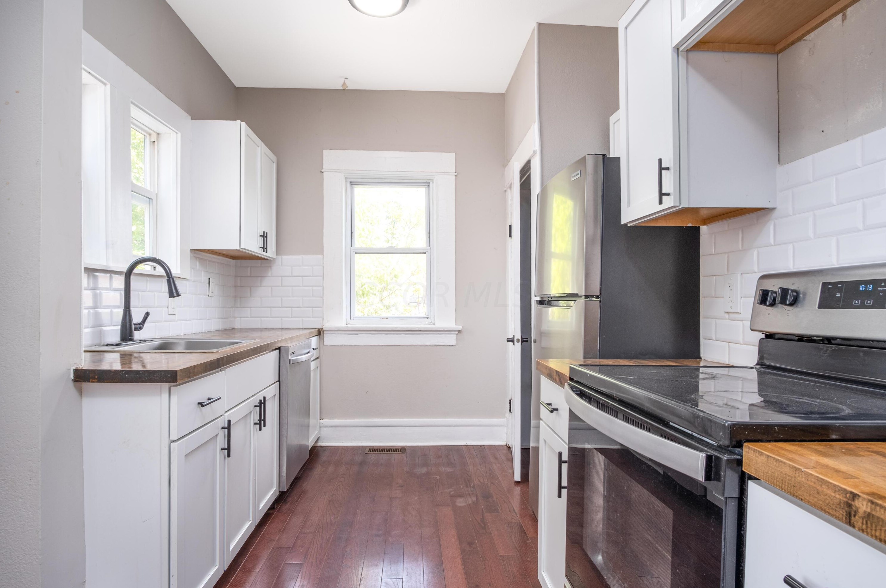 1521 Hamlet St, Columbus OH 43201-3537 exterior