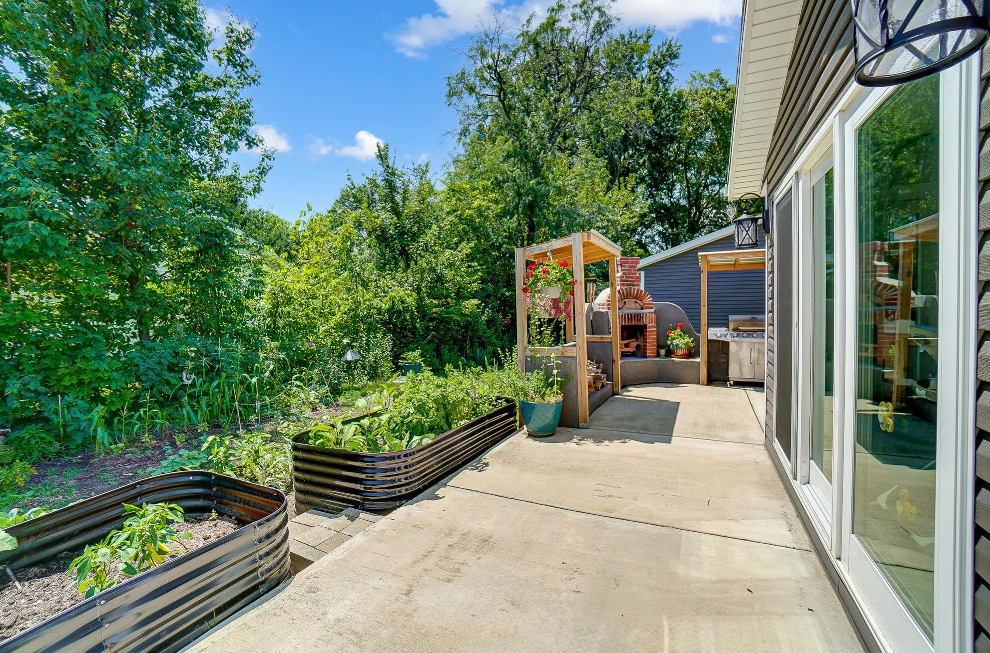 687 Shrine Rd, Springfield OH  45504-3955 exterior