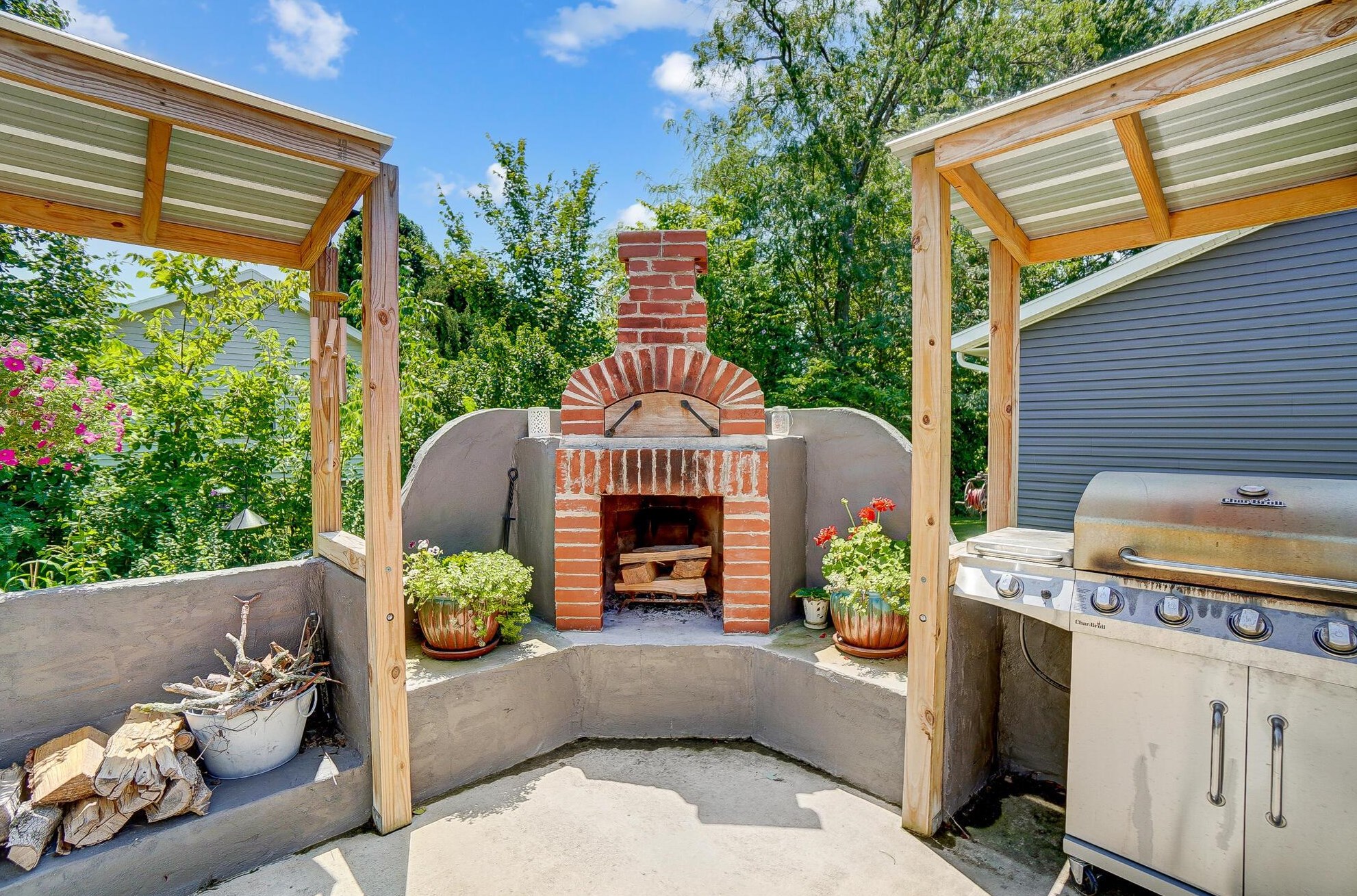 687 Shrine Rd, Springfield OH  45504-3955 exterior