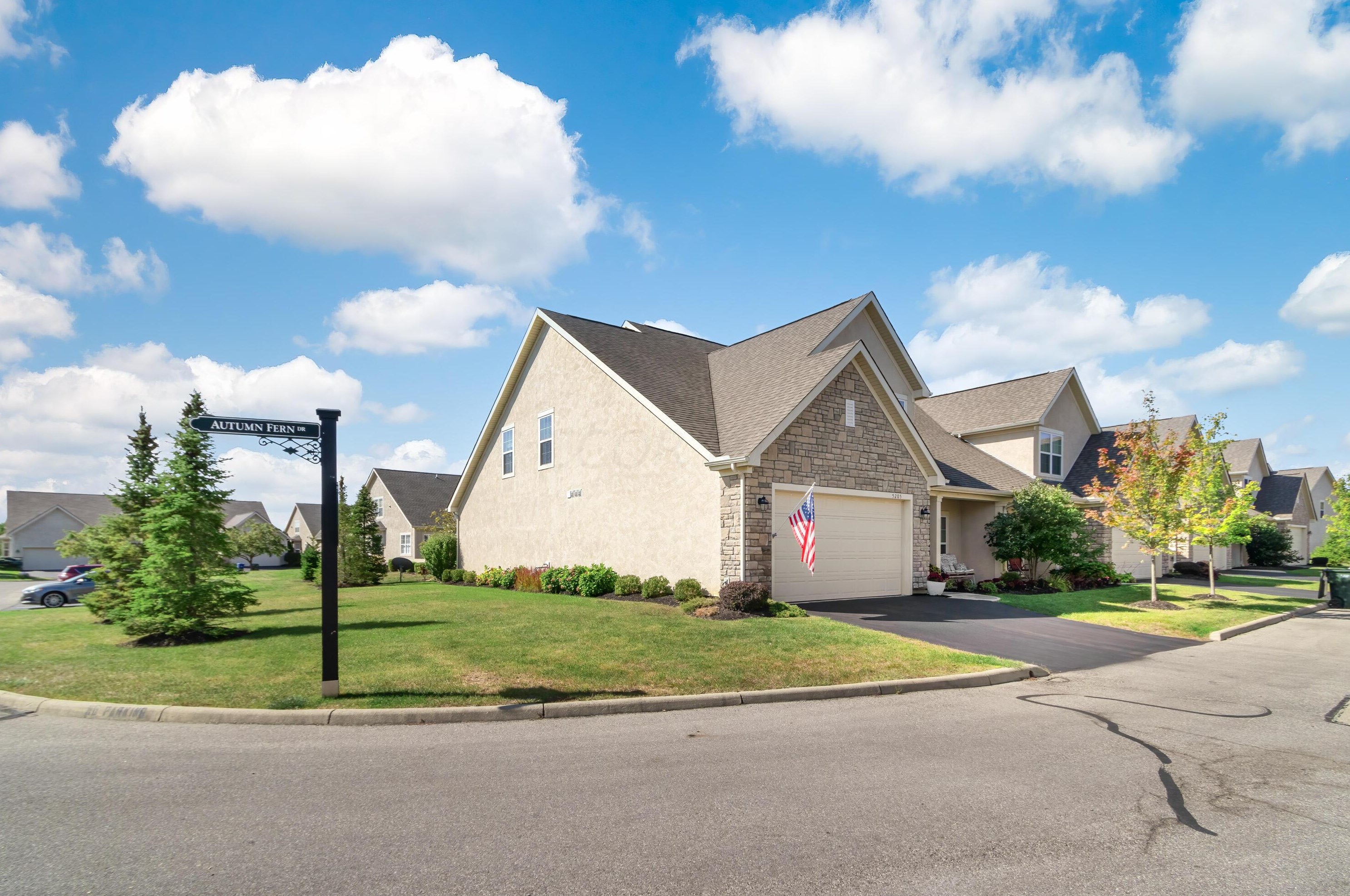 5205 Autumn Fern Dr, Dublin, OH 43016