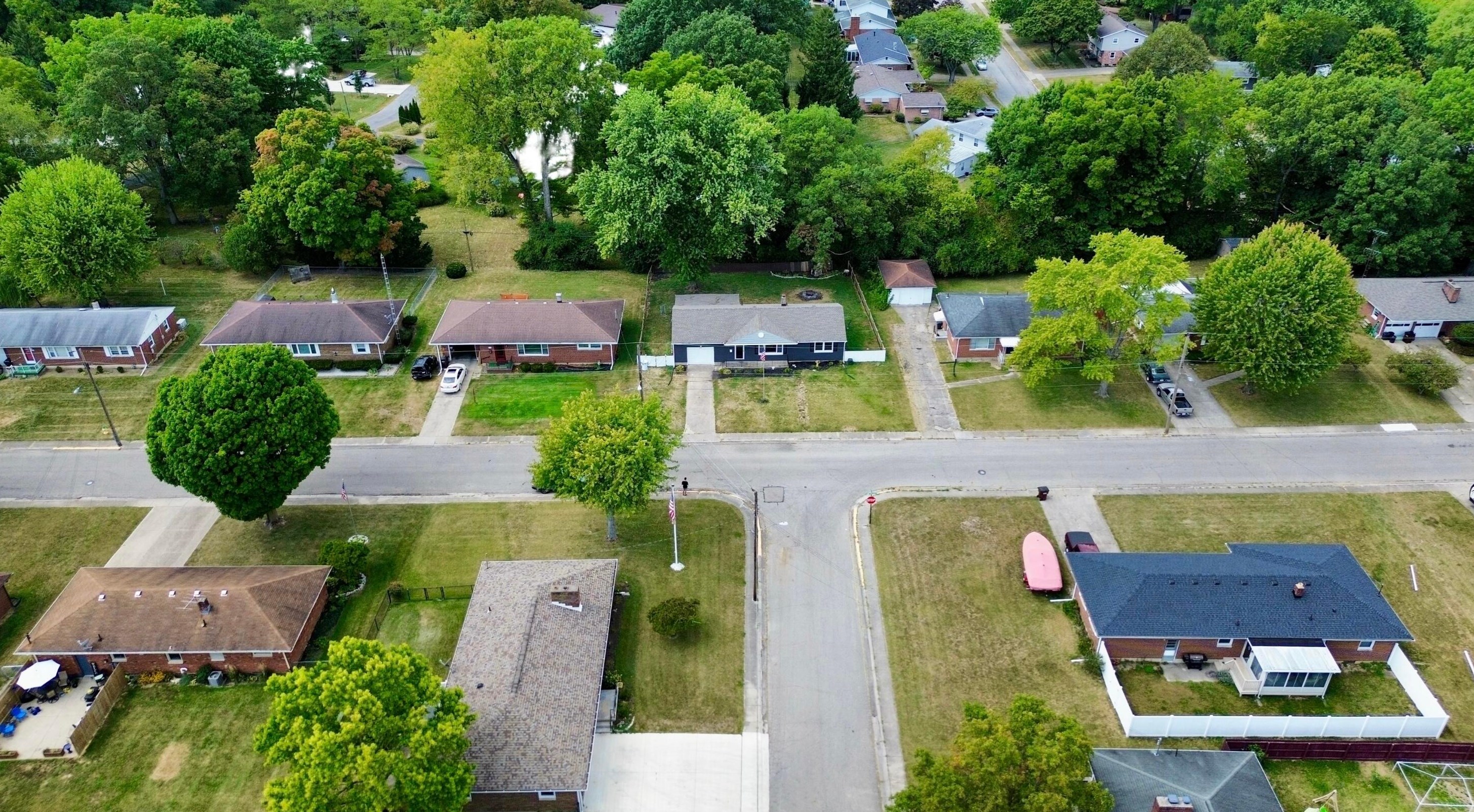 2555 Home Orchard Dr, Springfield, OH 45503