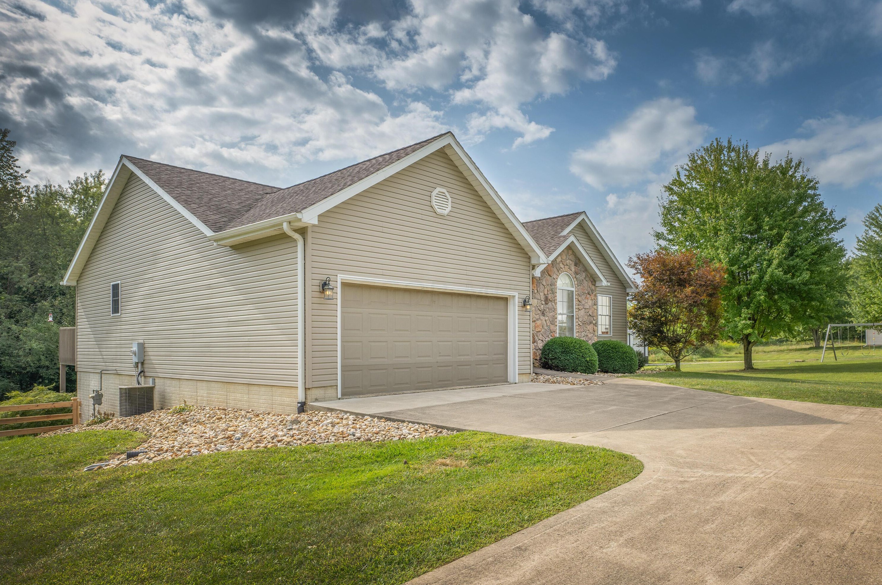 13738 Gilchrist Rd, Mount Vernon, OH 43050