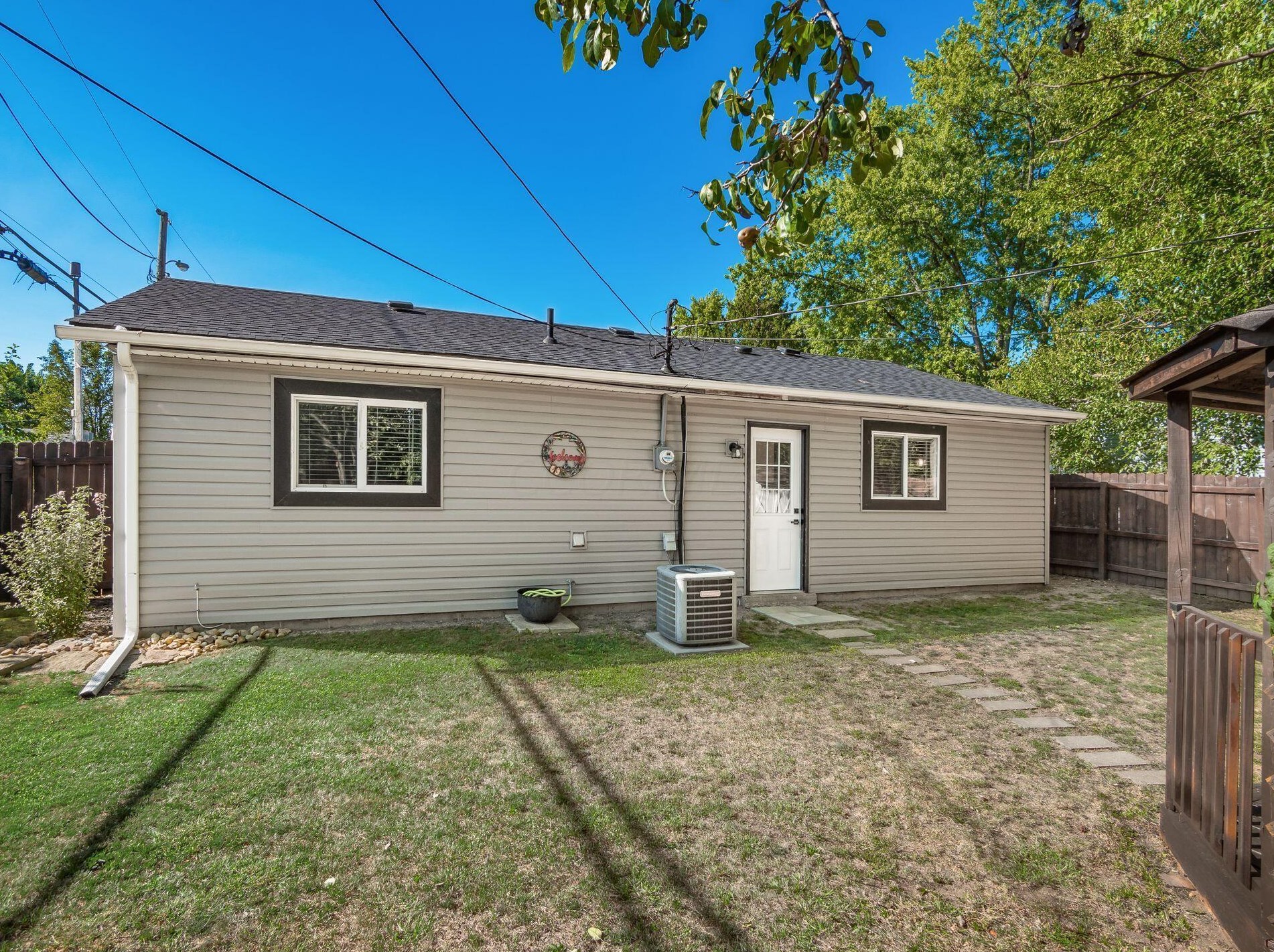 5322 Hbr Blvd, Columbus OH 43232-6228 exterior