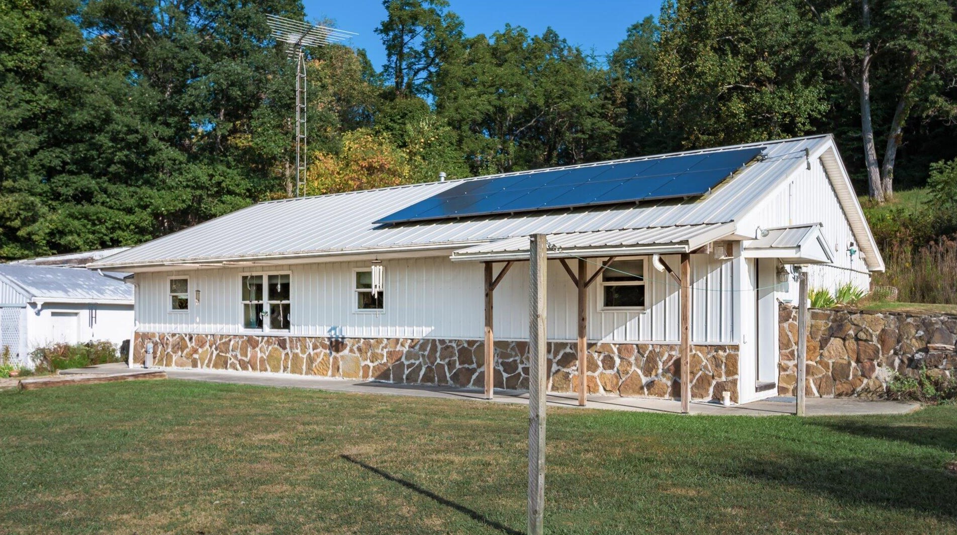 8995 Ballou Rd, Glenford, OH 43739