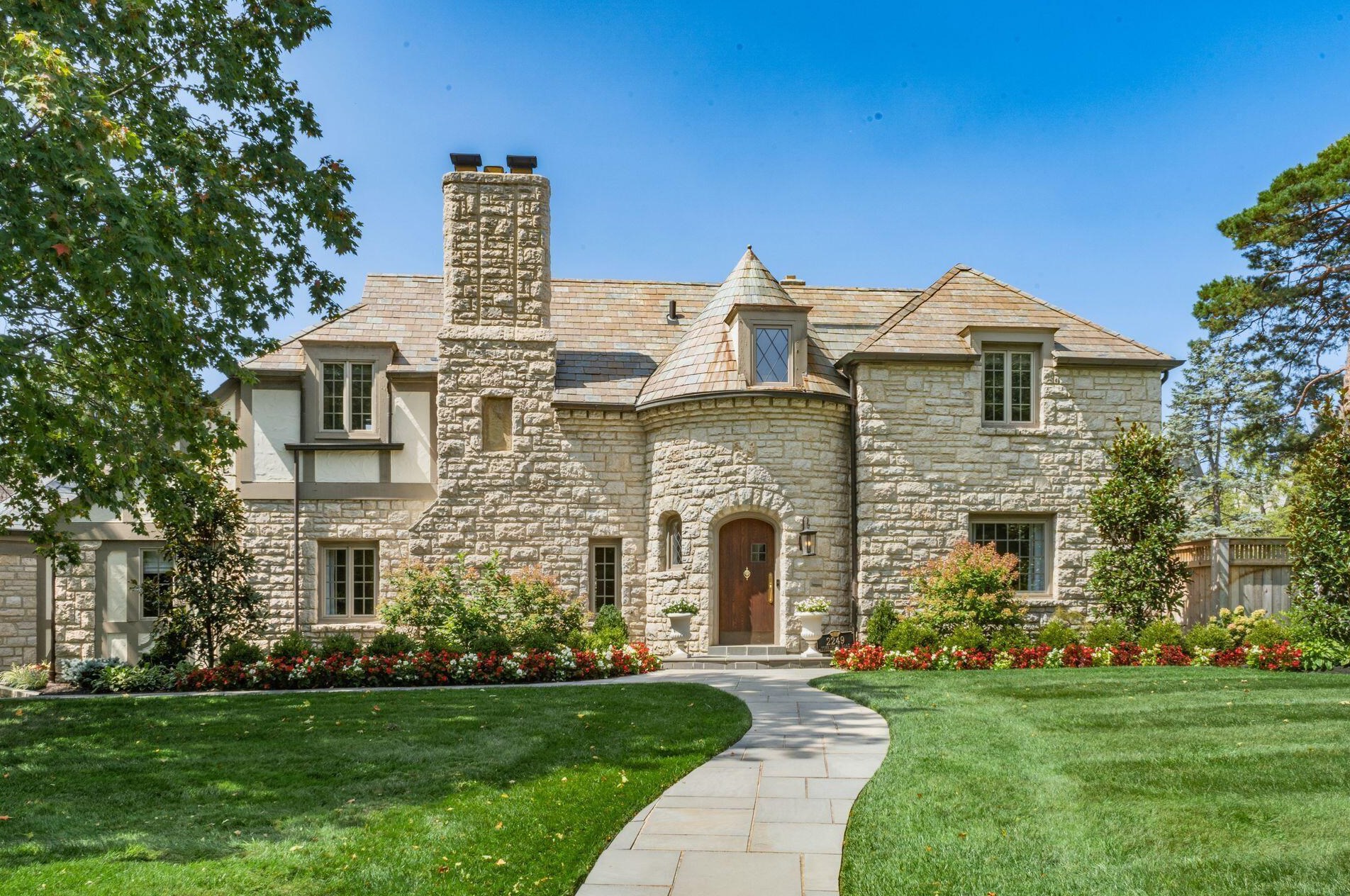 2249 Yorkshire Rd, Columbus, OH 43221-4018