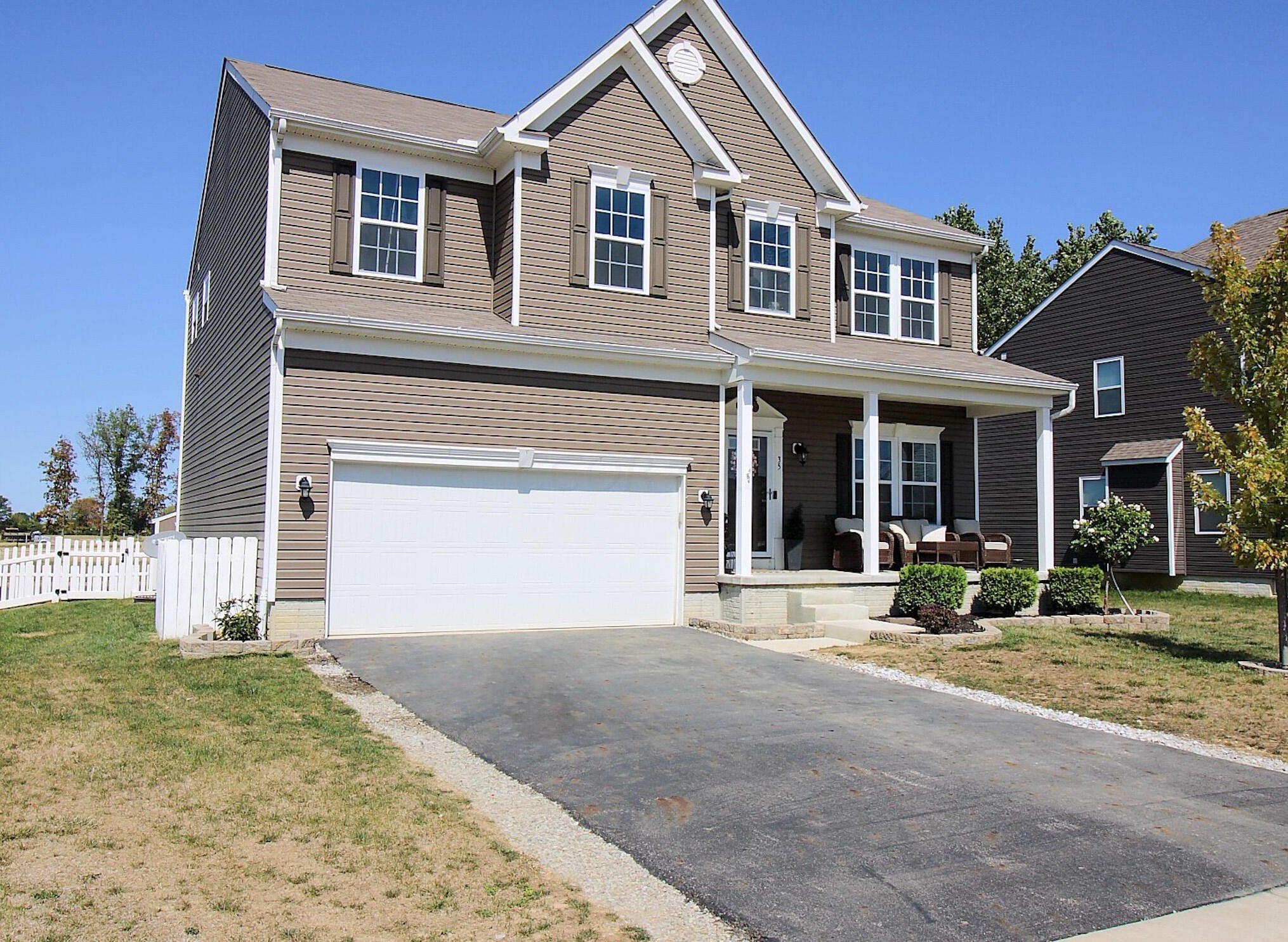 35 Thoreau Dr, Ashville, OH 43103