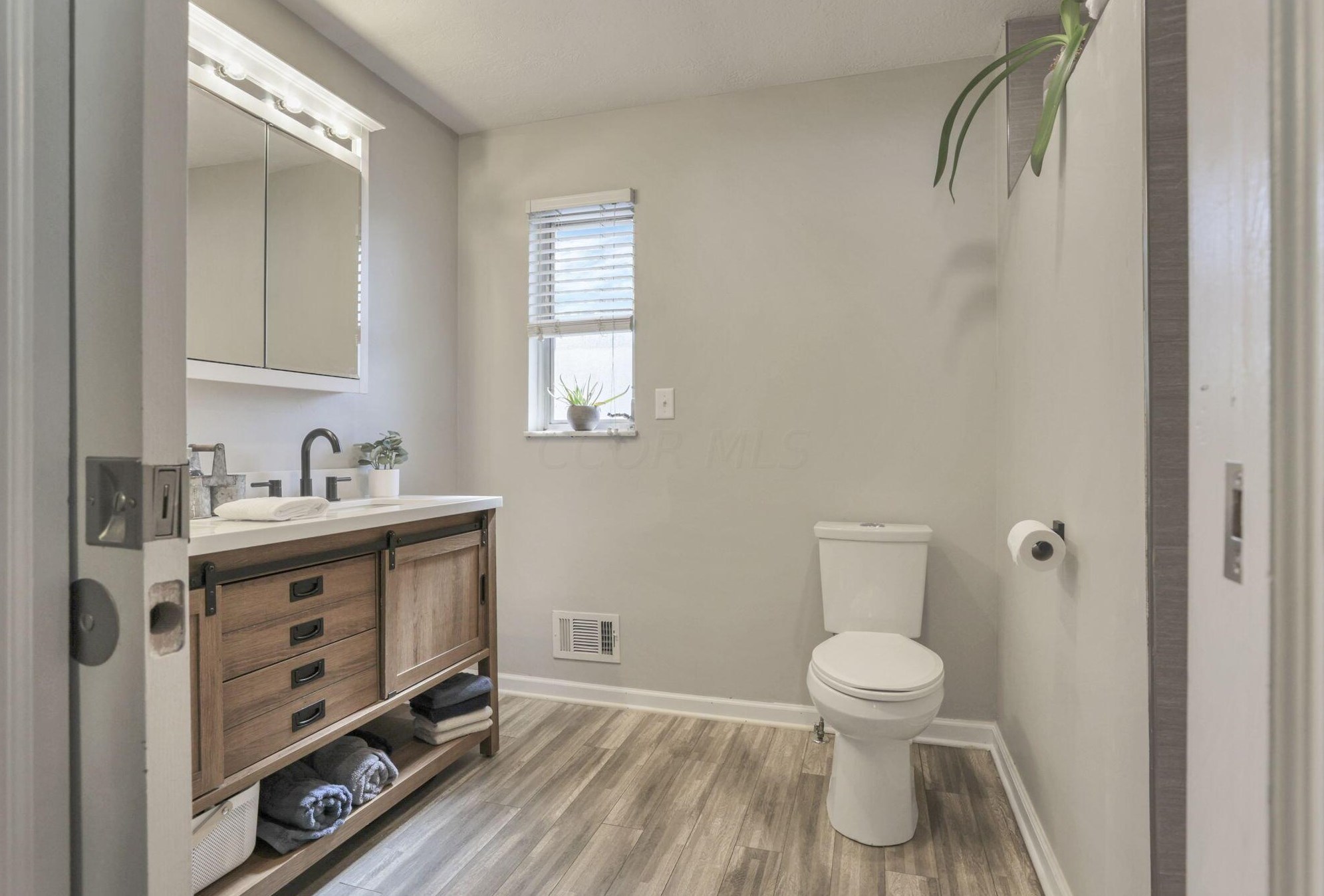 1771 Fishinger Rd, Columbus OH 43221-1351 exterior