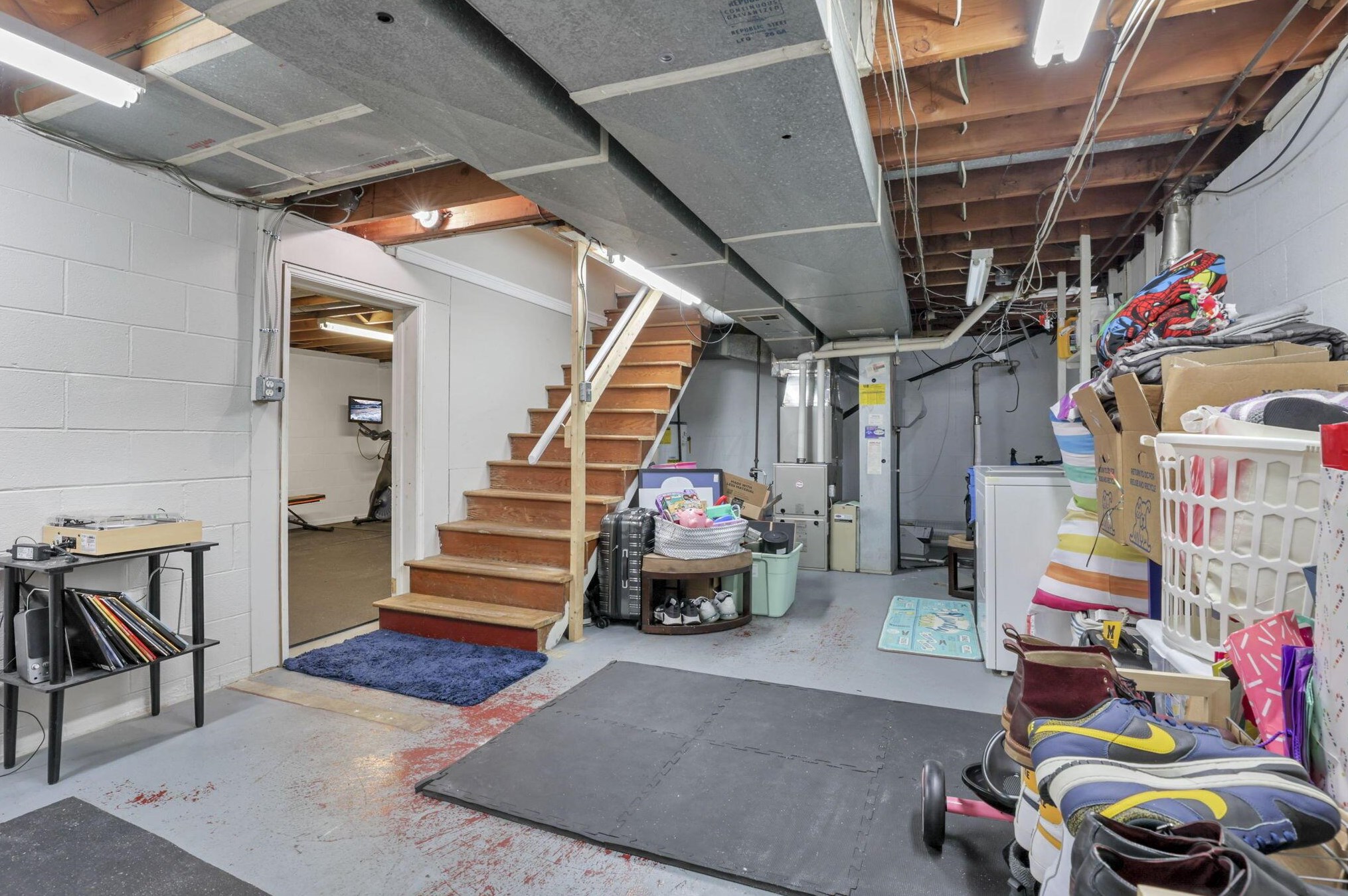 1771 Fishinger Rd, Columbus OH 43221-1351 exterior