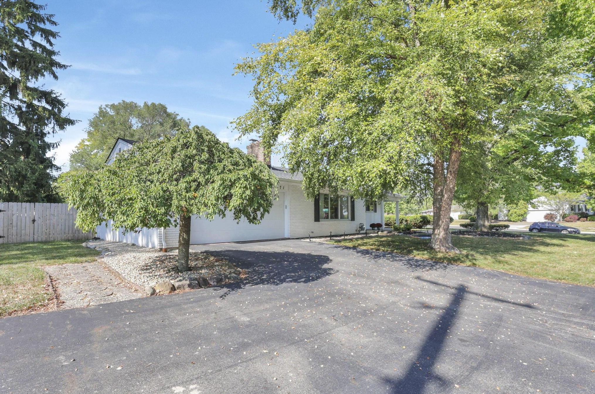 1771 Fishinger Rd, Columbus OH 43221-1351 exterior