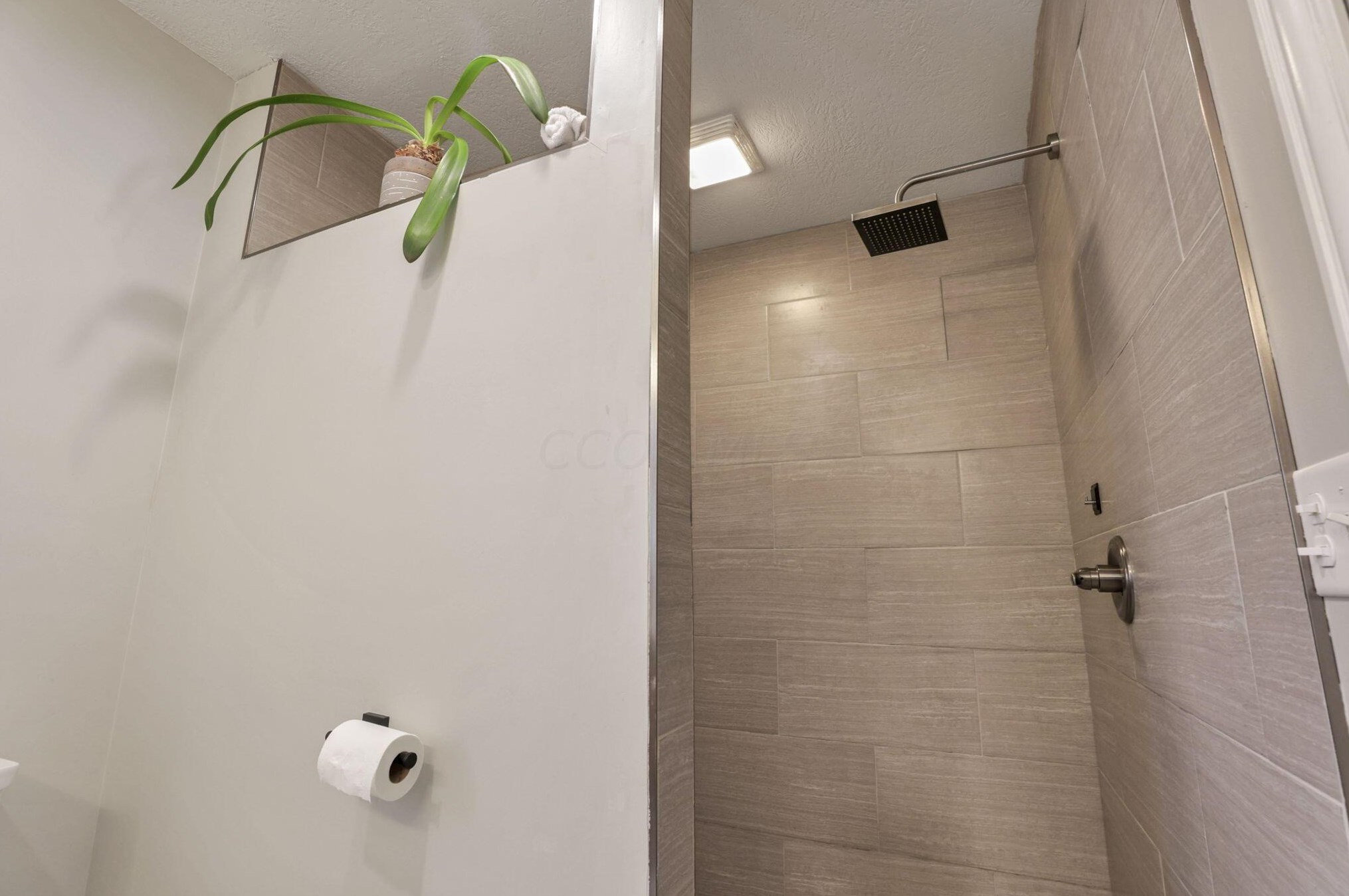 1771 Fishinger Rd, Columbus OH 43221-1351 exterior