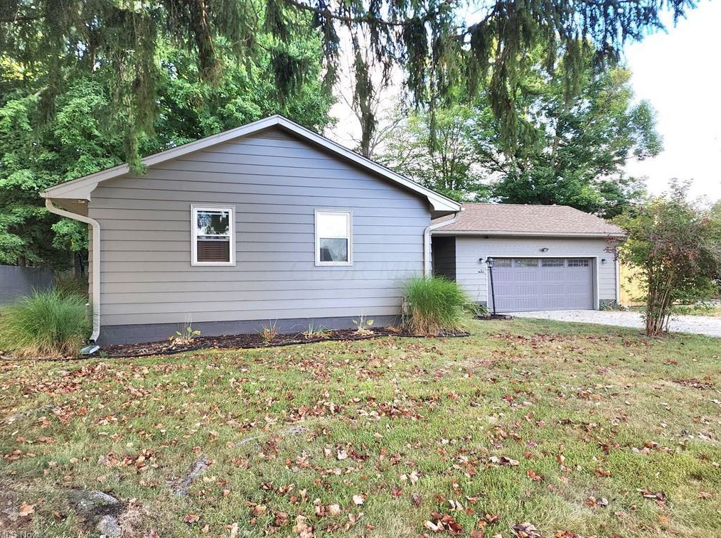 32 Poplar Dr, Zanesville, OH 43701