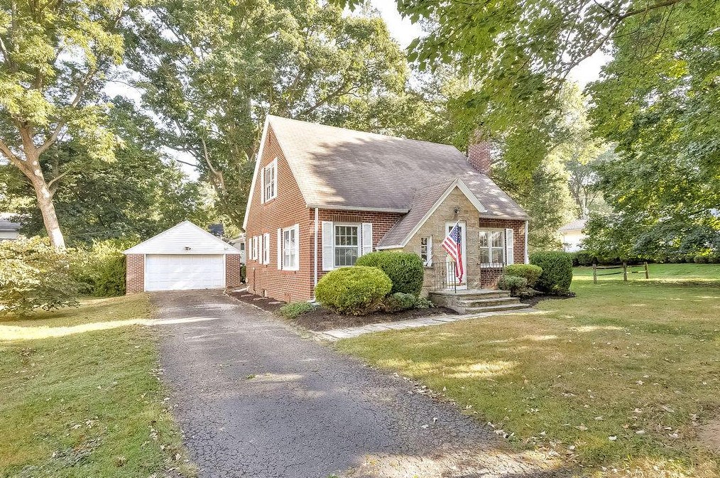 933 E High St, Mount Vernon, OH 43050