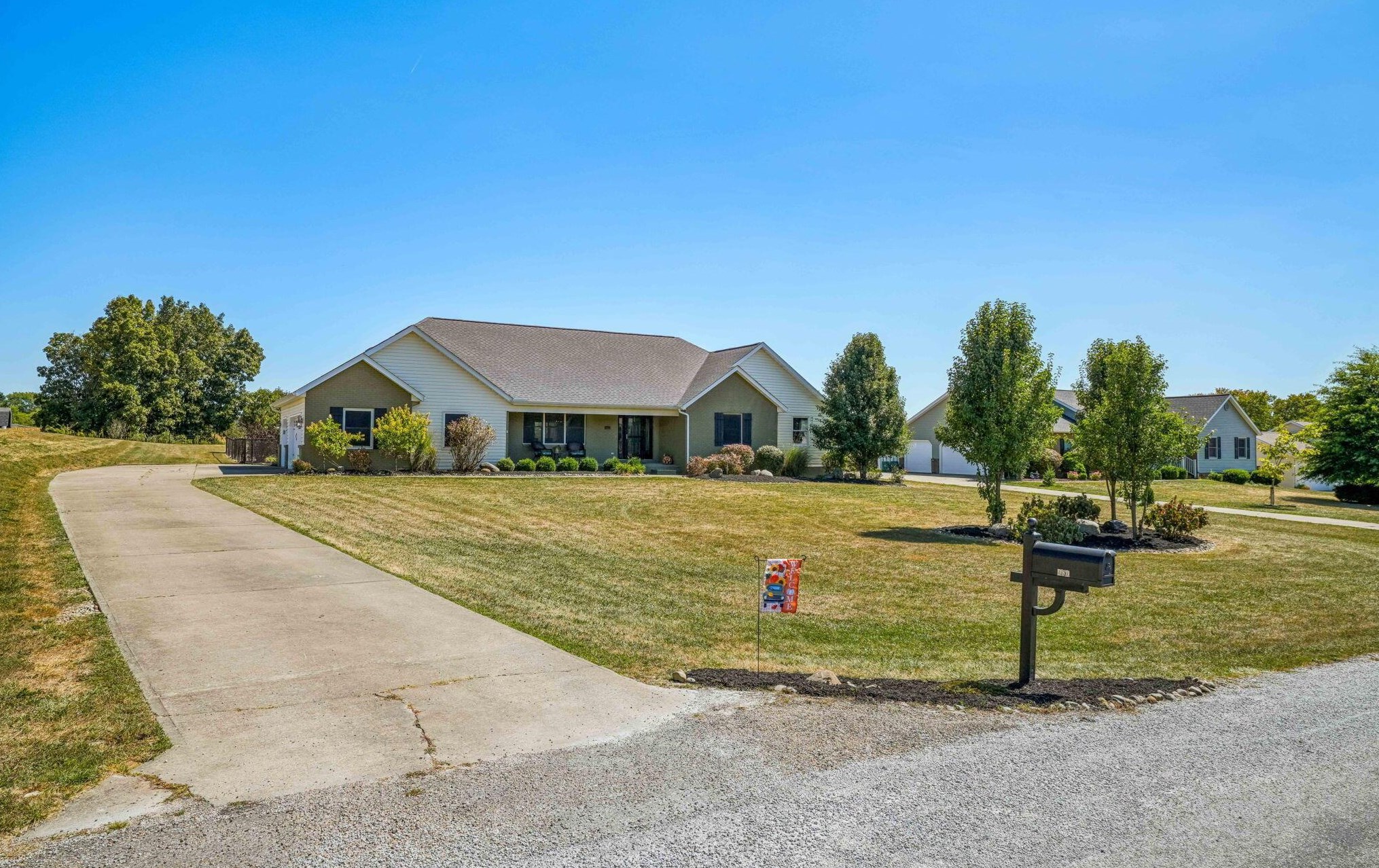 980 Newport Dr, Zanesville, OH 43701
