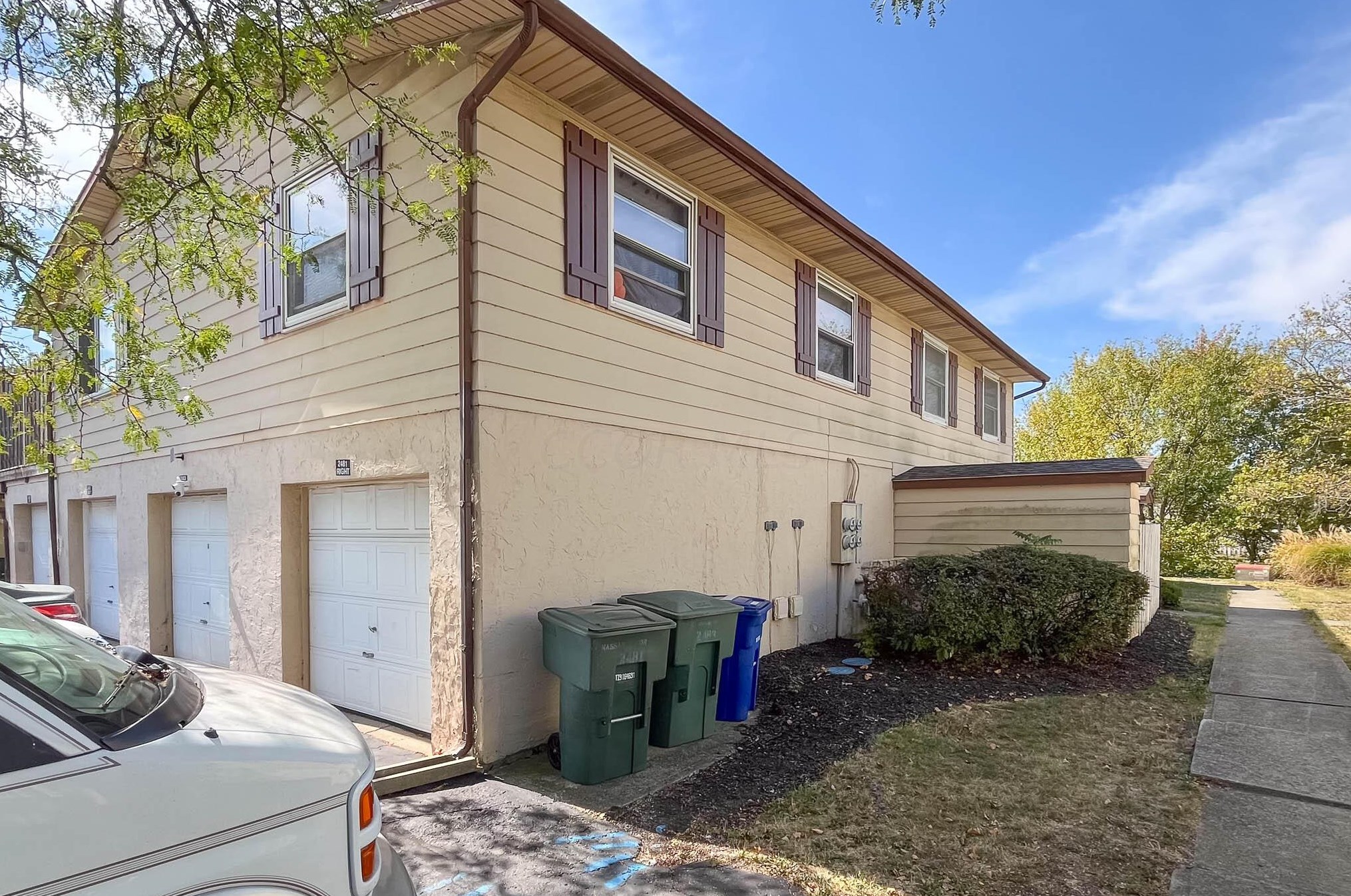 2481 Nassau Dr, Columbus, OH 43232-7217